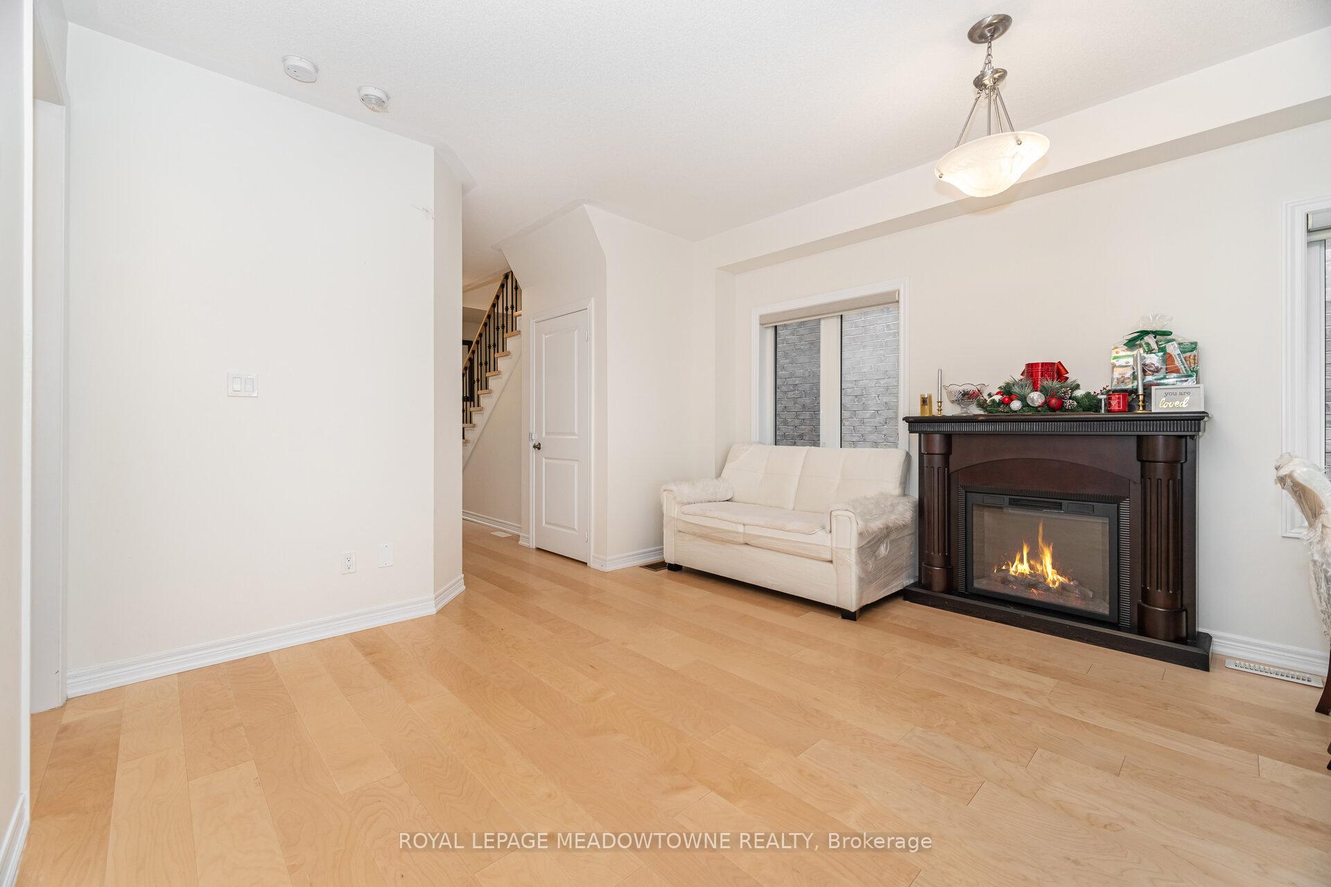 Photo 3 of 301 Ridley Crescent, Southgate — HOMEH
