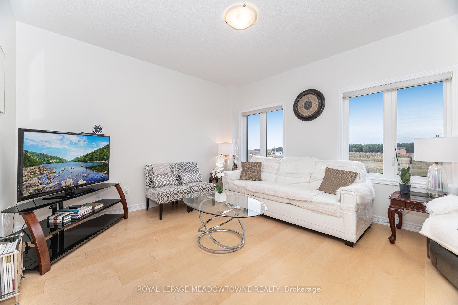 Photo 7 of 301 Ridley Crescent, Southgate — HOMEH