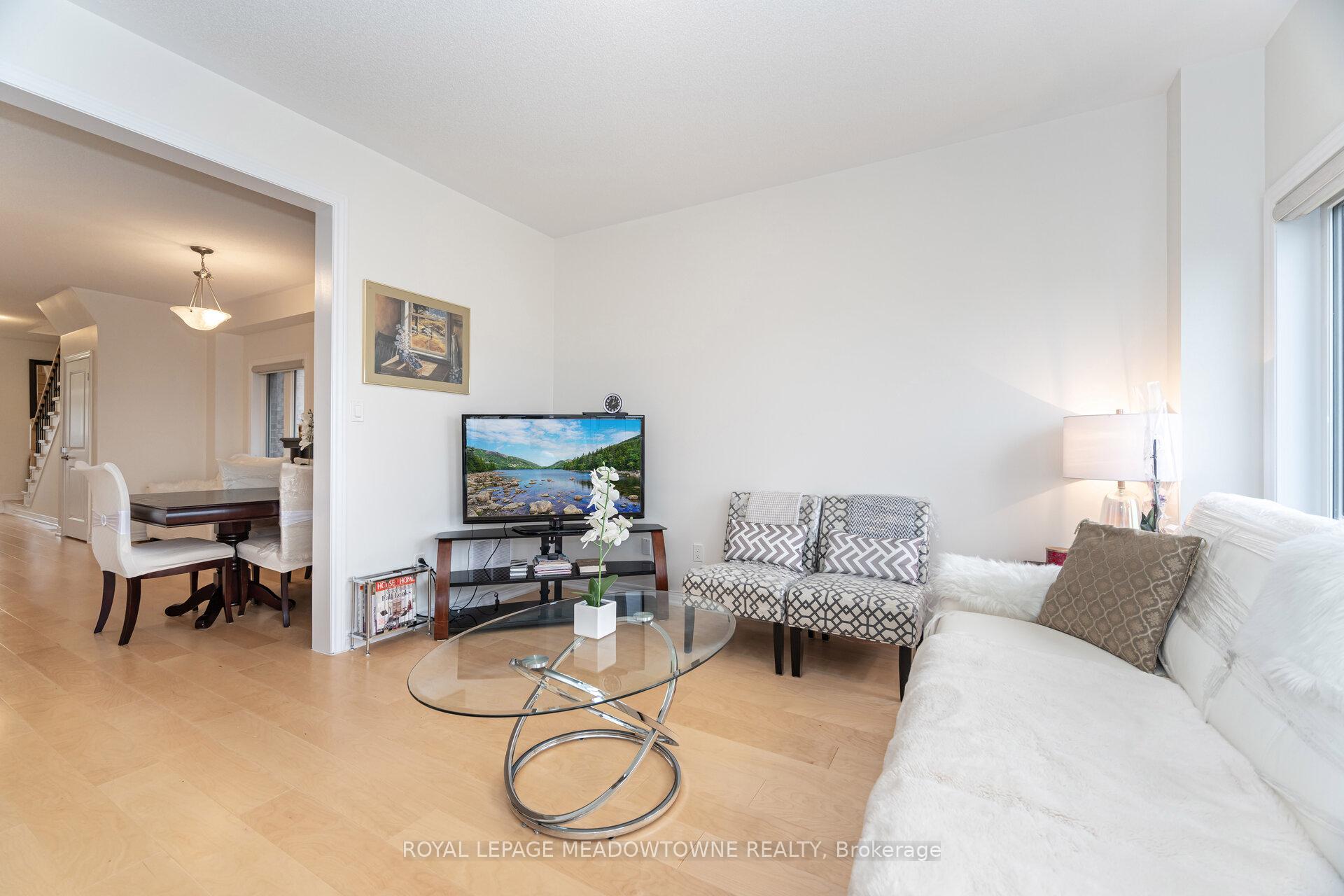 Photo 8 of 301 Ridley Crescent, Southgate — HOMEH