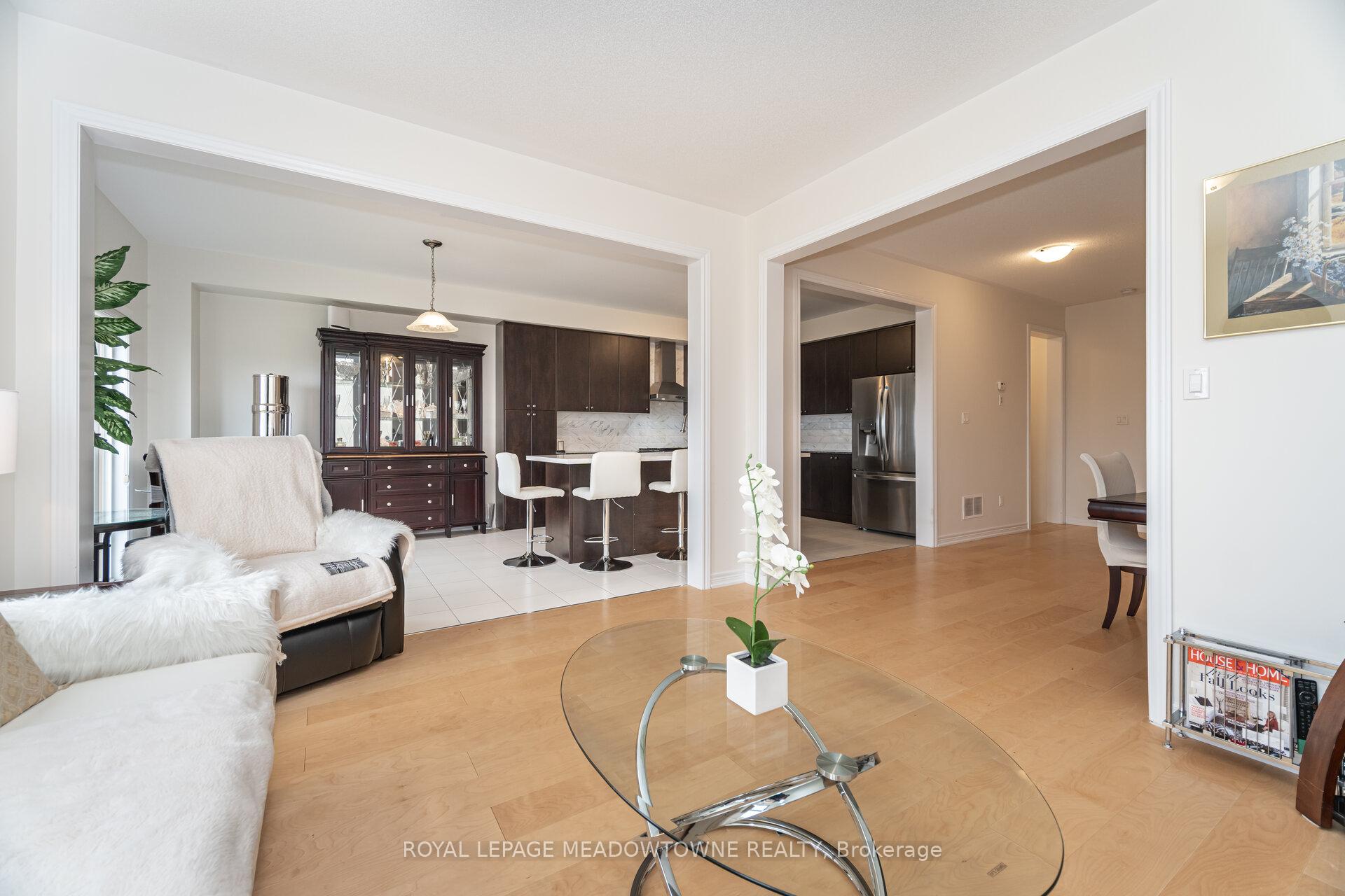 Photo 9 of 301 Ridley Crescent, Southgate — HOMEH