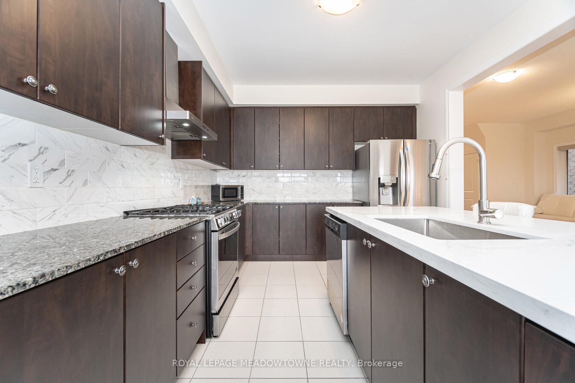 Photo 11 of 301 Ridley Crescent, Southgate — HOMEH