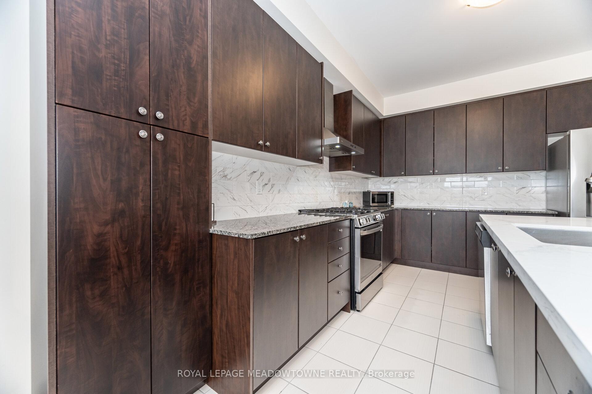 Photo 12 of 301 Ridley Crescent, Southgate — HOMEH
