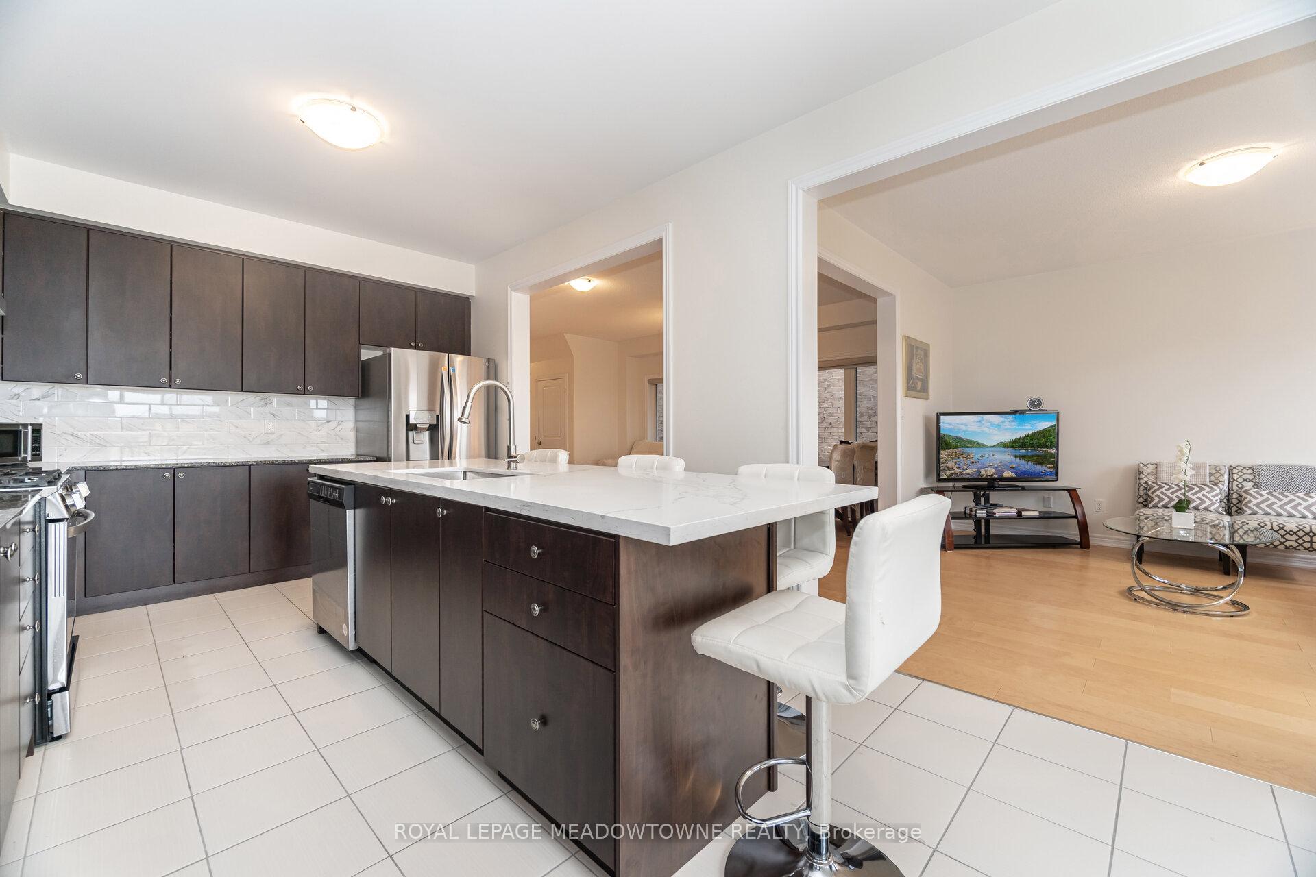 Photo 13 of 301 Ridley Crescent, Southgate — HOMEH