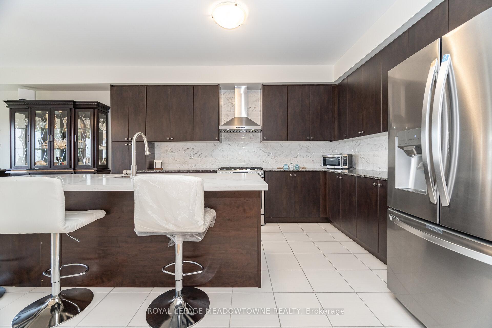 Photo 14 of 301 Ridley Crescent, Southgate — HOMEH