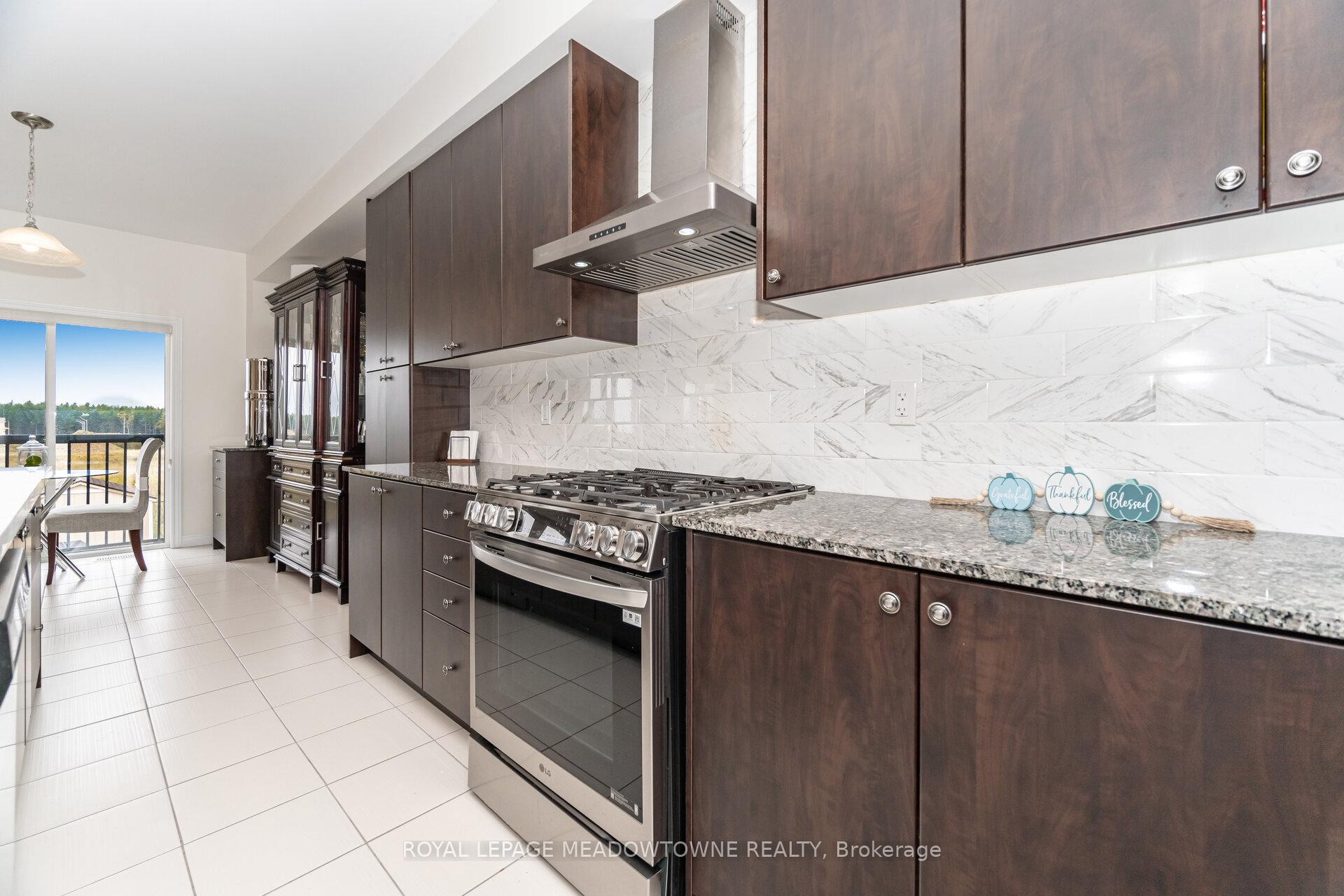 Photo 15 of 301 Ridley Crescent, Southgate — HOMEH