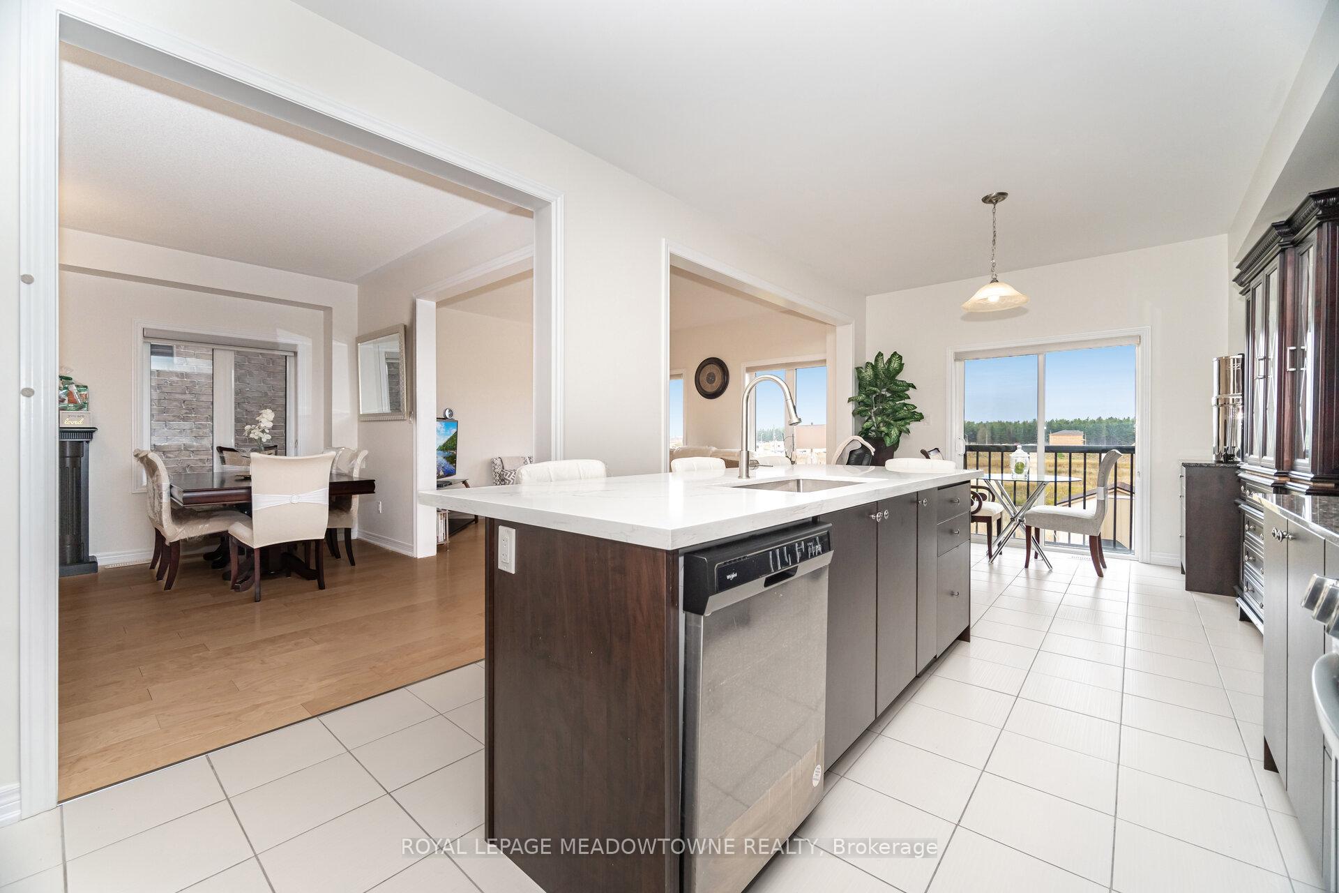 Photo 16 of 301 Ridley Crescent, Southgate — HOMEH