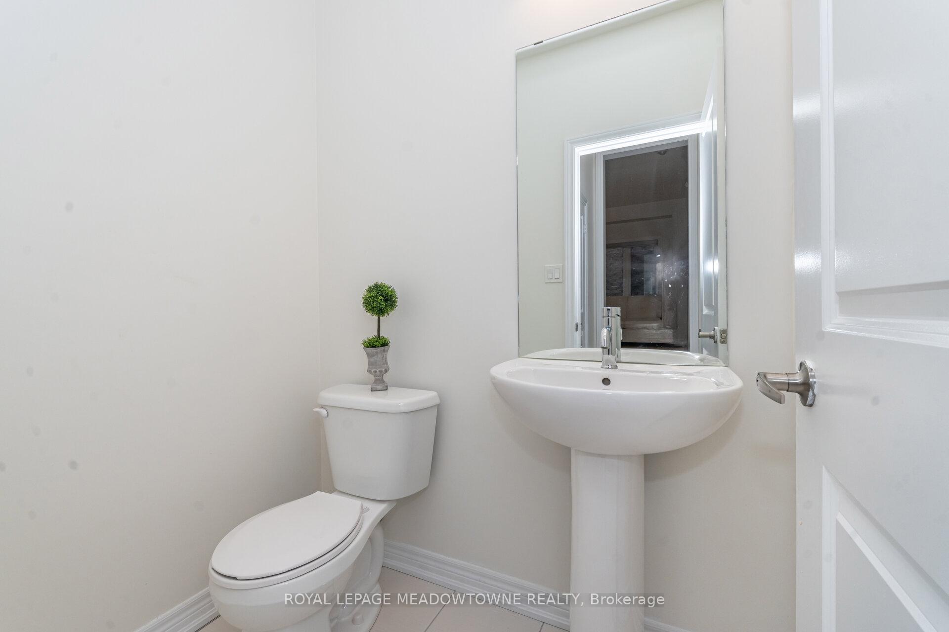 Photo 19 of 301 Ridley Crescent, Southgate — HOMEH