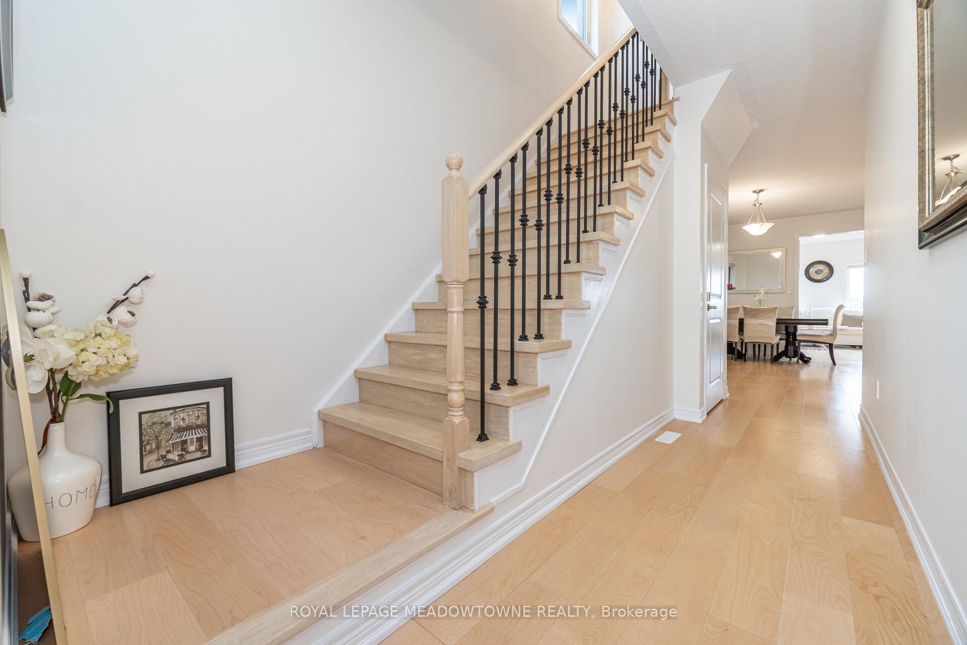 Photo 20 of 301 Ridley Crescent, Southgate — HOMEH