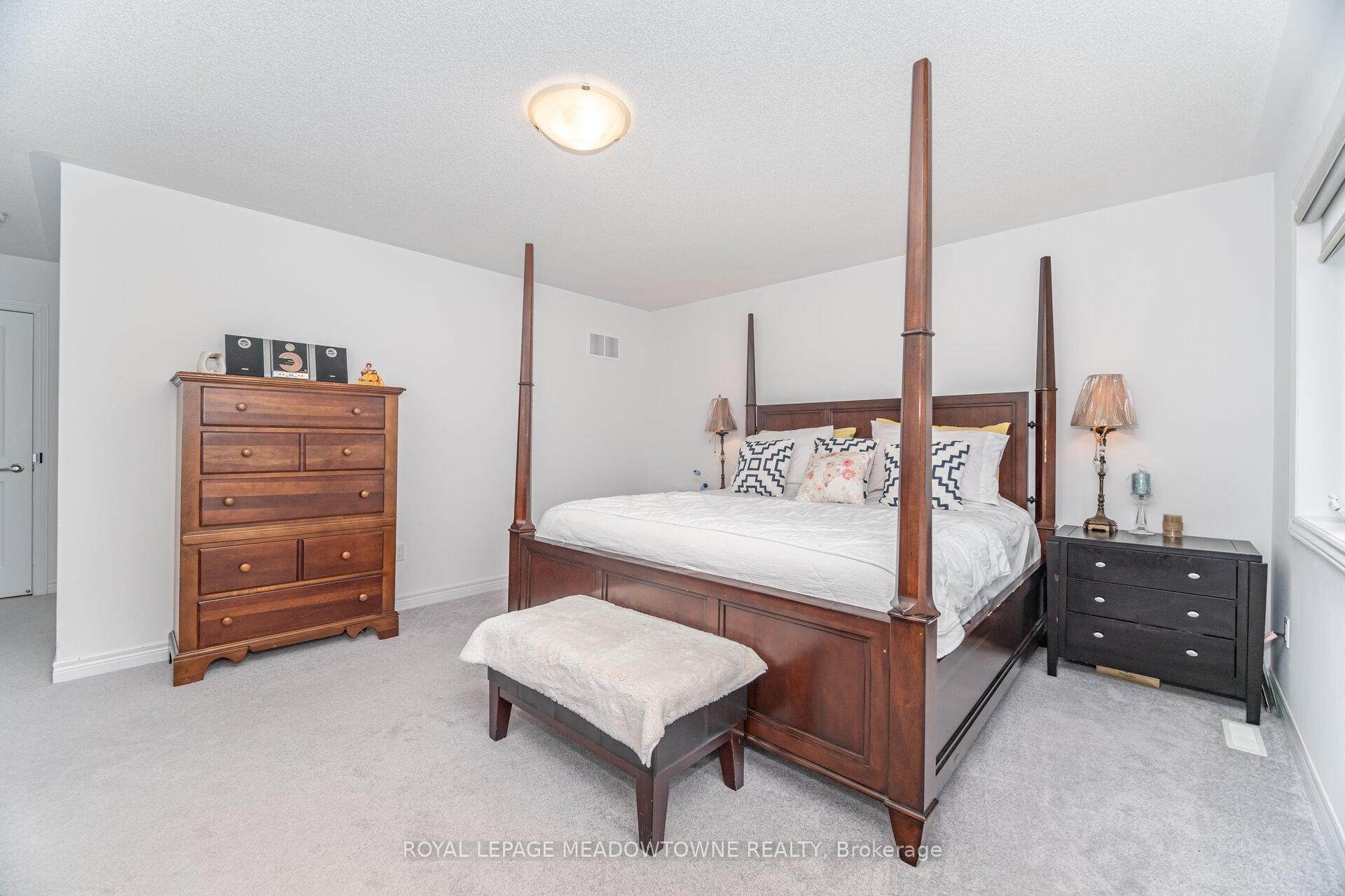 Photo 21 of 301 Ridley Crescent, Southgate — HOMEH