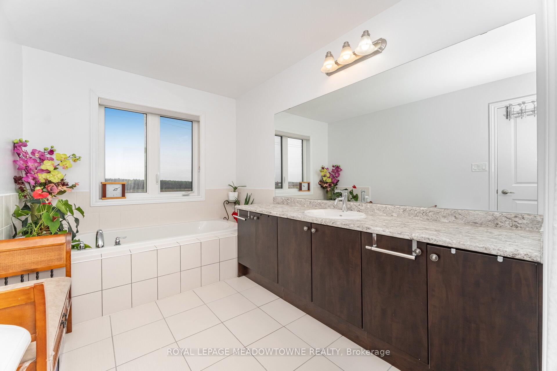 Photo 24 of 301 Ridley Crescent, Southgate — HOMEH