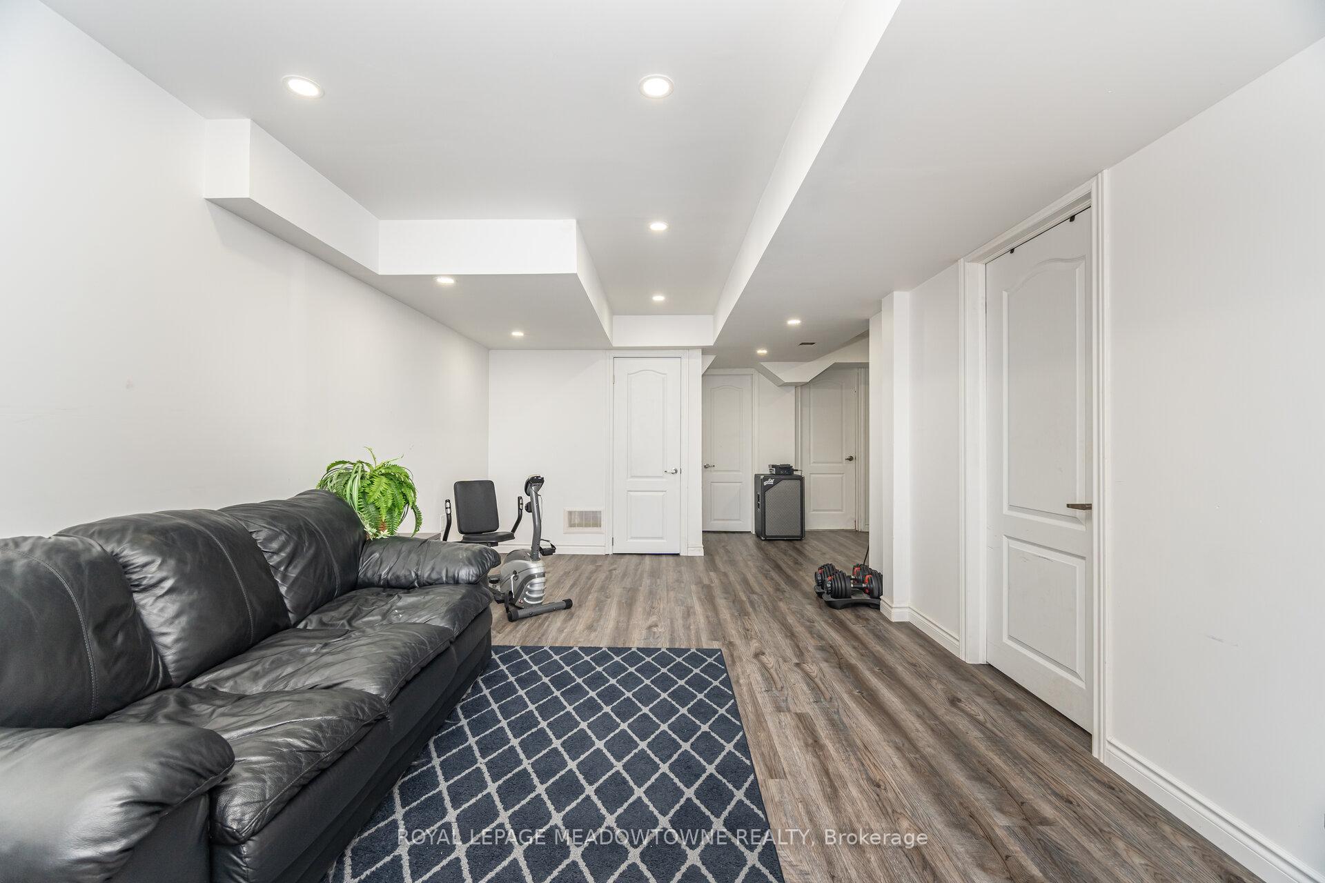 Photo 30 of 301 Ridley Crescent, Southgate — HOMEH