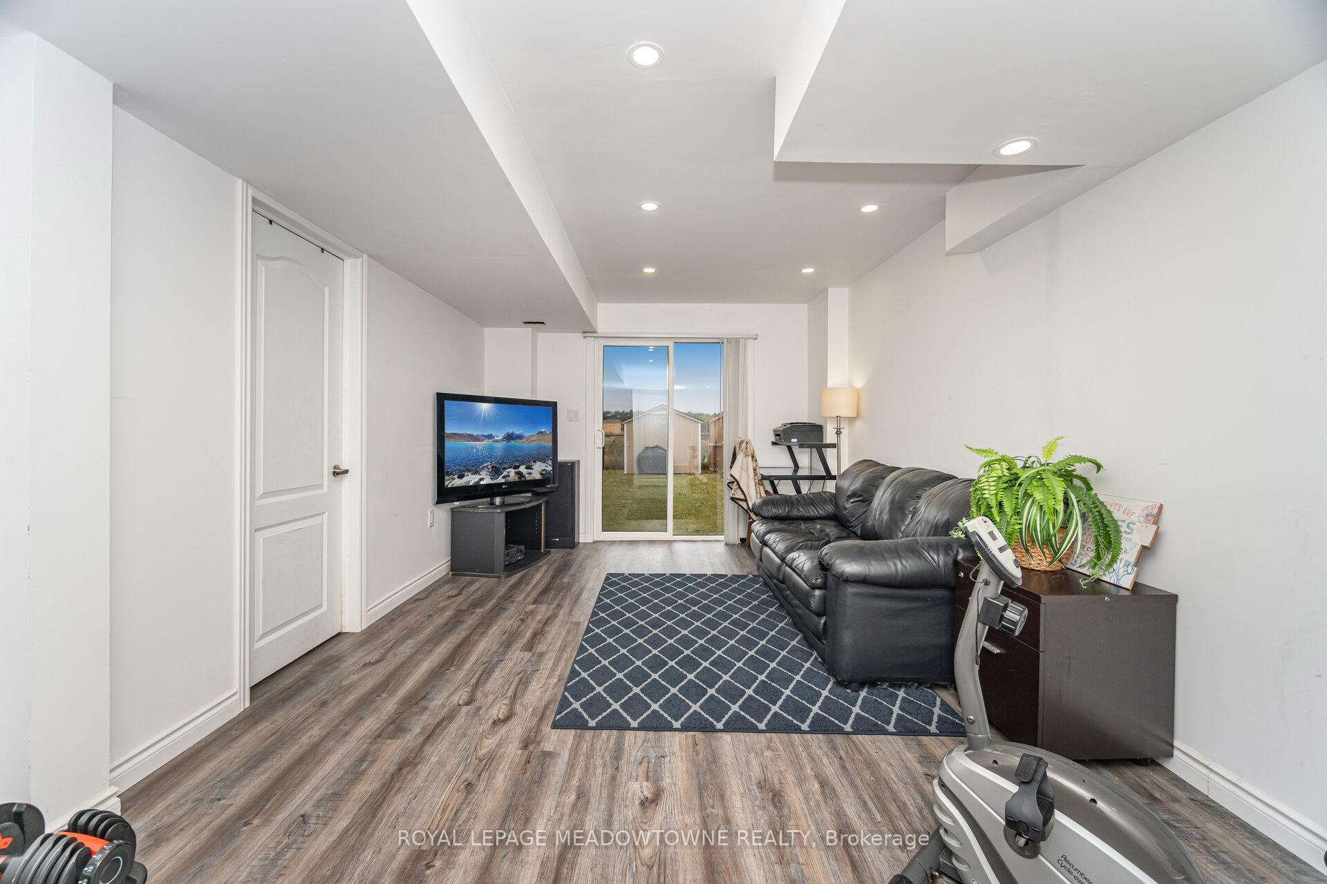 Photo 32 of 301 Ridley Crescent, Southgate — HOMEH