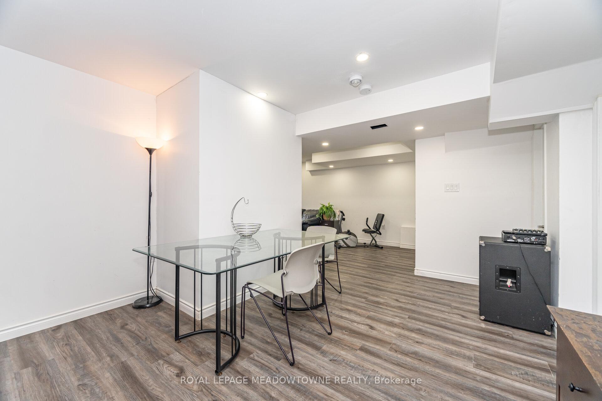 Photo 35 of 301 Ridley Crescent, Southgate — HOMEH
