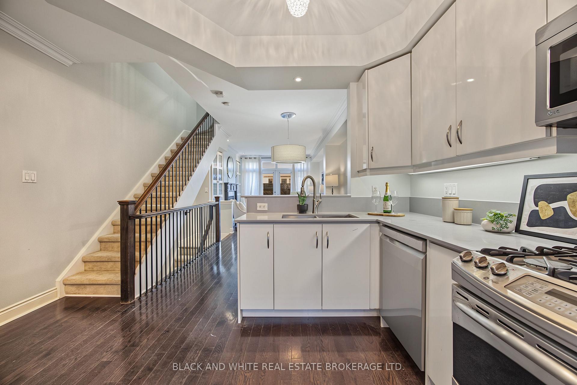 Photo 8 of Unit 5, 265 Van Dusen Boulevard, Etobicoke, Islington-City Centre West — HOMEH
