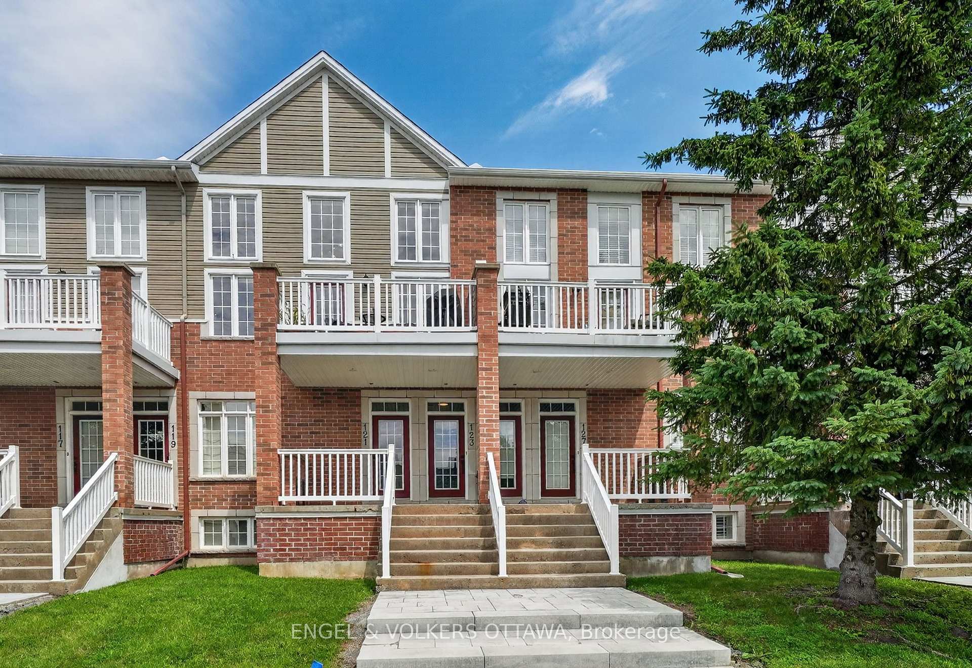 Photo 2 of 123 Eye Bright Crescent, Ottawa, Riverside South/Gloucester Glen — HOMEH