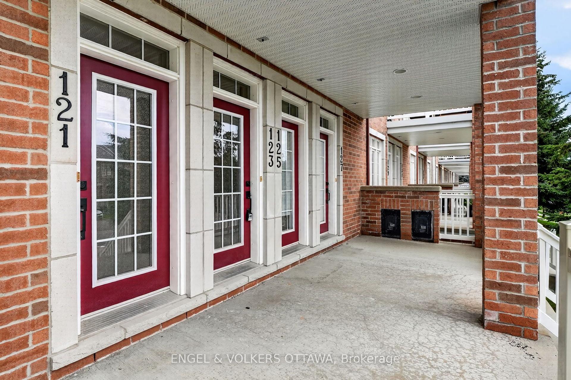 Photo 3 of 123 Eye Bright Crescent, Ottawa, Riverside South/Gloucester Glen — HOMEH