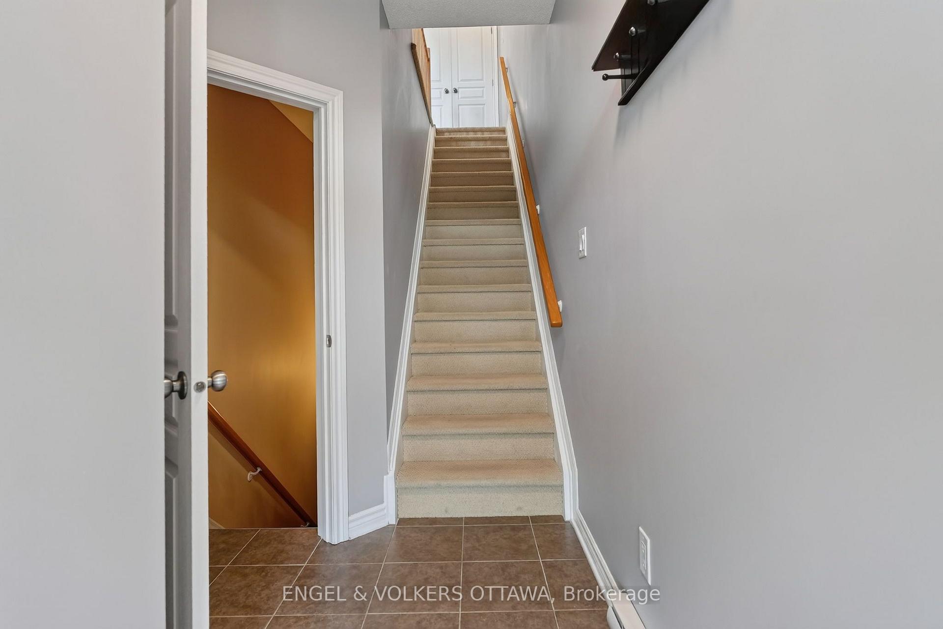 Photo 5 of 123 Eye Bright Crescent, Ottawa, Riverside South/Gloucester Glen — HOMEH