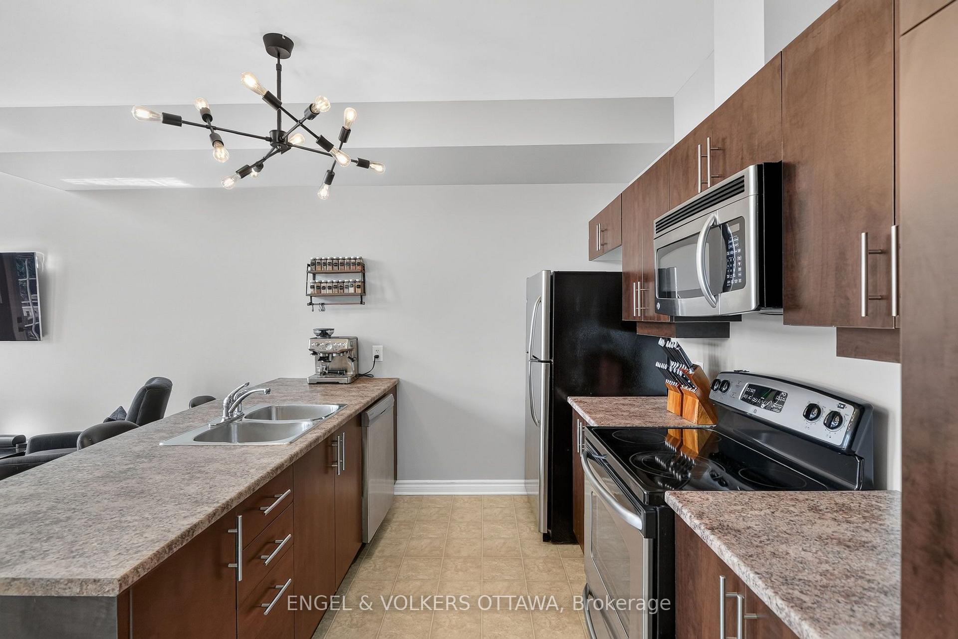 Photo 15 of 123 Eye Bright Crescent, Ottawa, Riverside South/Gloucester Glen — HOMEH