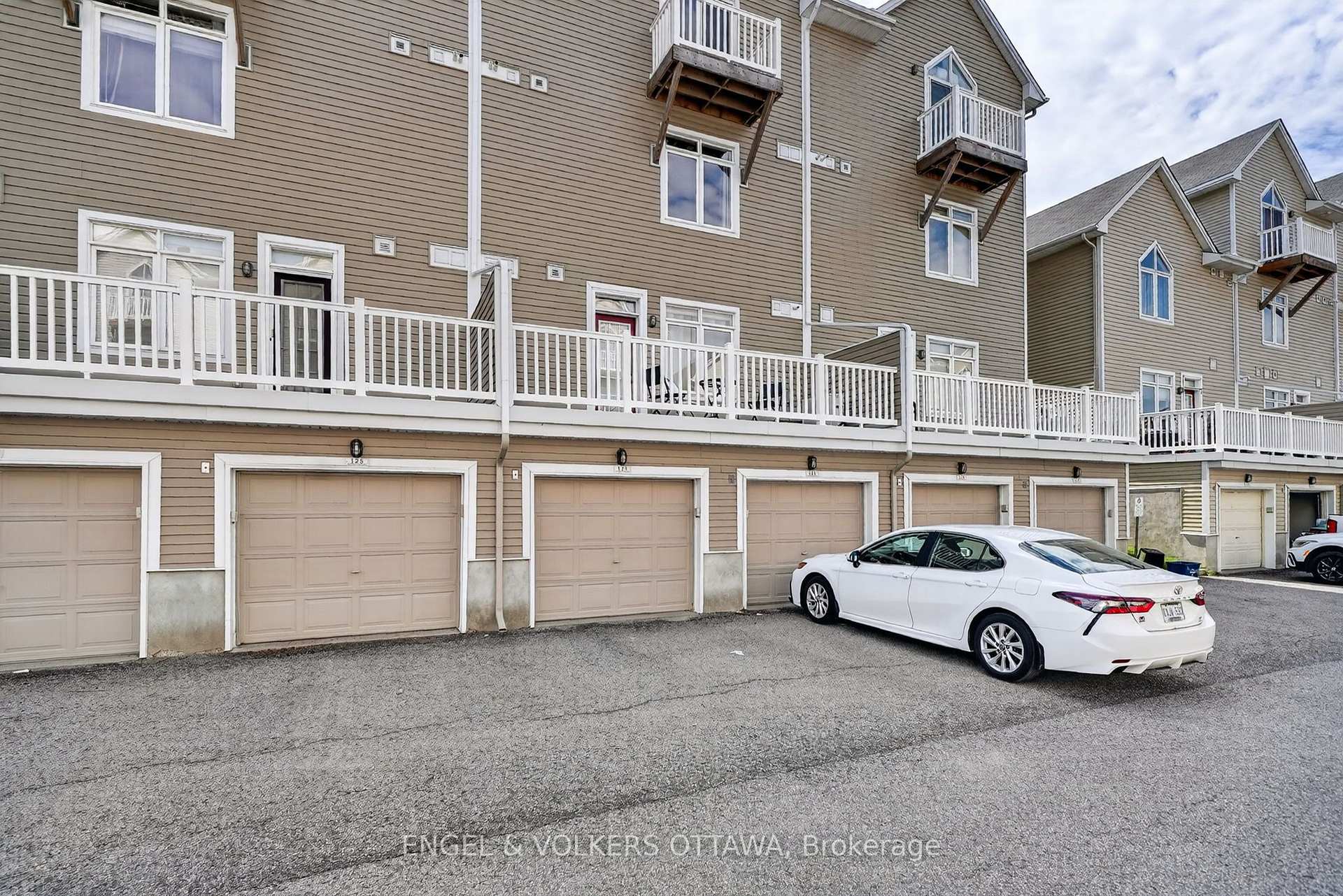 Photo 36 of 123 Eye Bright Crescent, Ottawa, Riverside South/Gloucester Glen — HOMEH