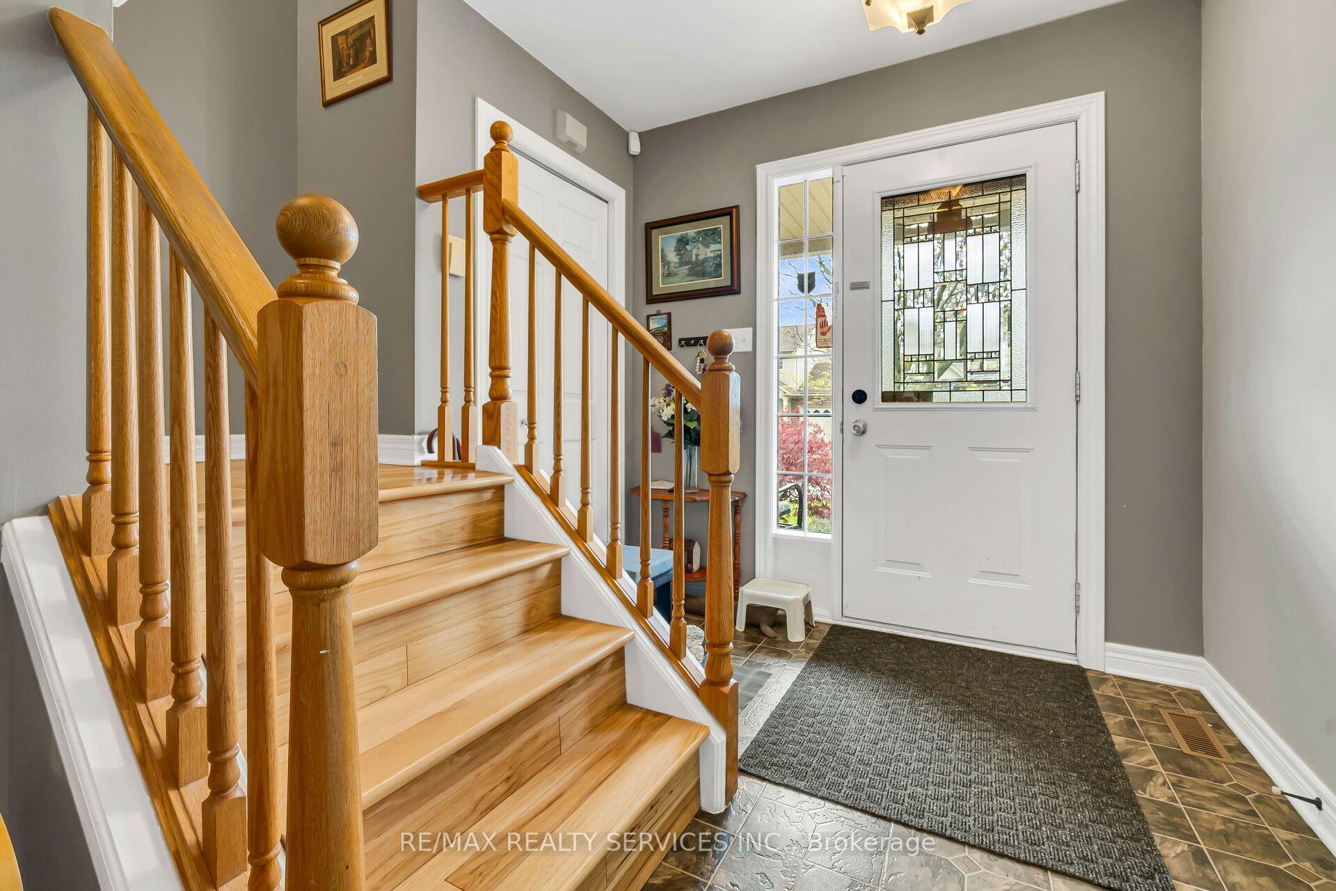 Photo 5 of 752 North Leaksdale Circle, London, South U — HOMEH