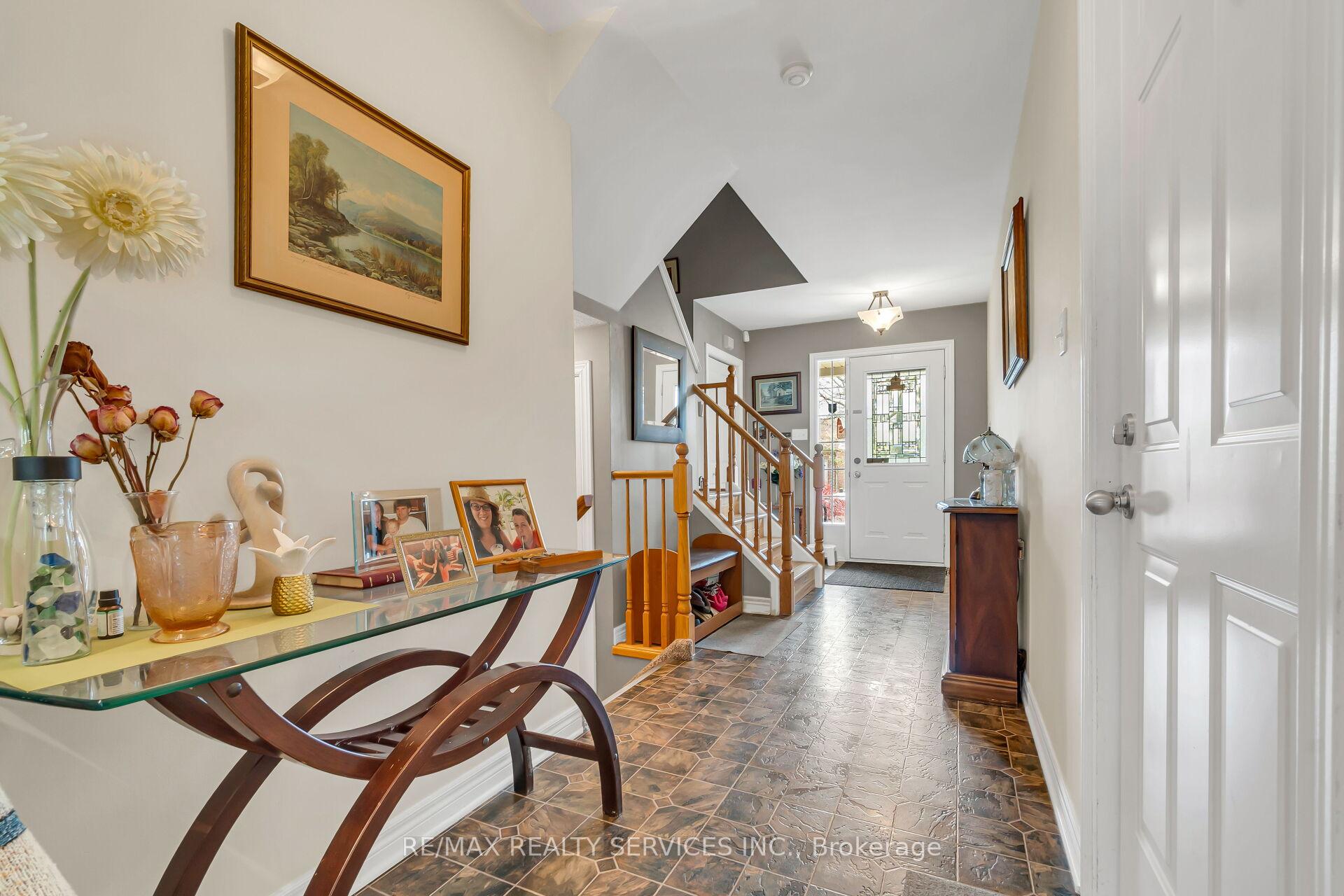 Photo 8 of 752 North Leaksdale Circle, London, South U — HOMEH