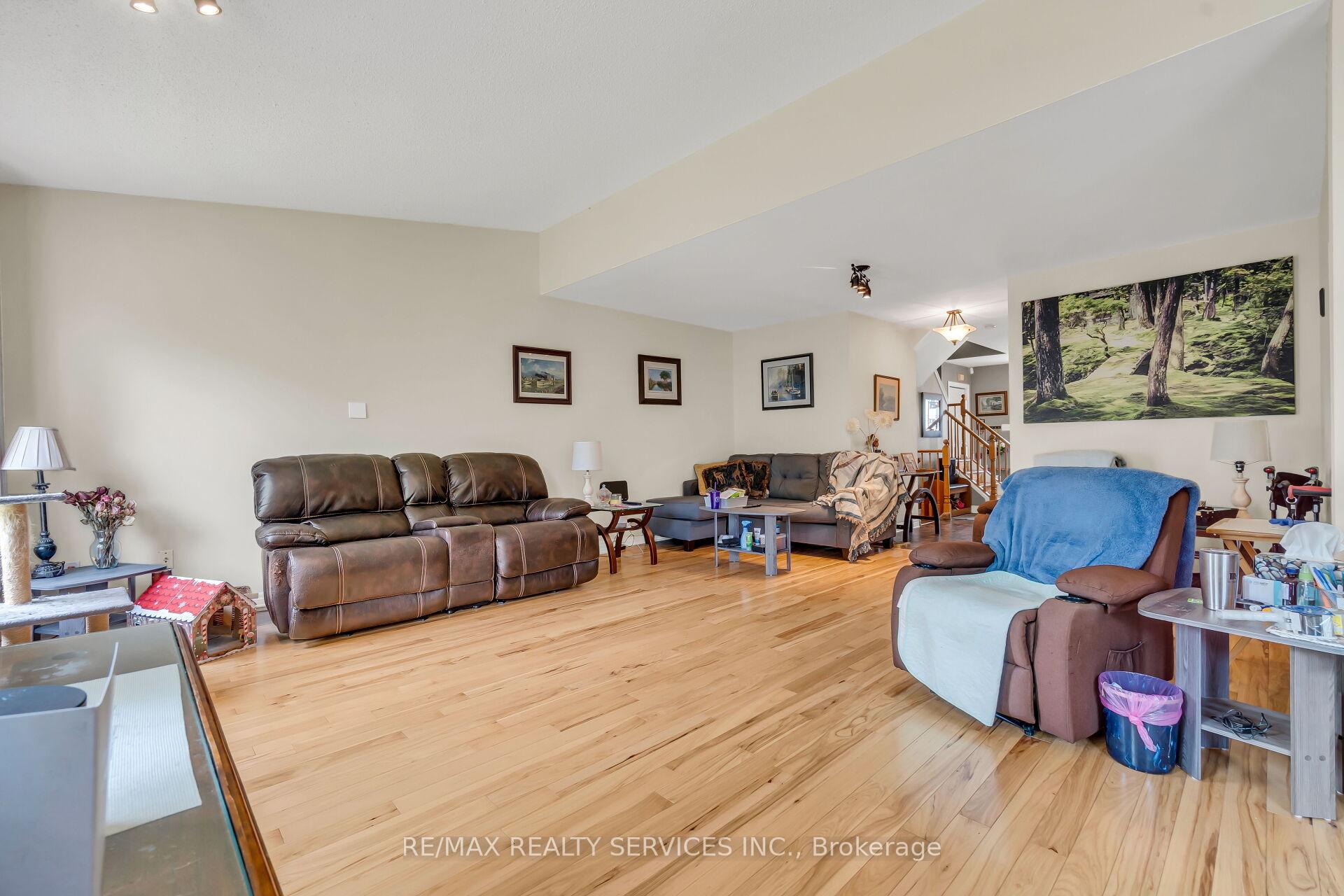 Photo 9 of 752 North Leaksdale Circle, London, South U — HOMEH