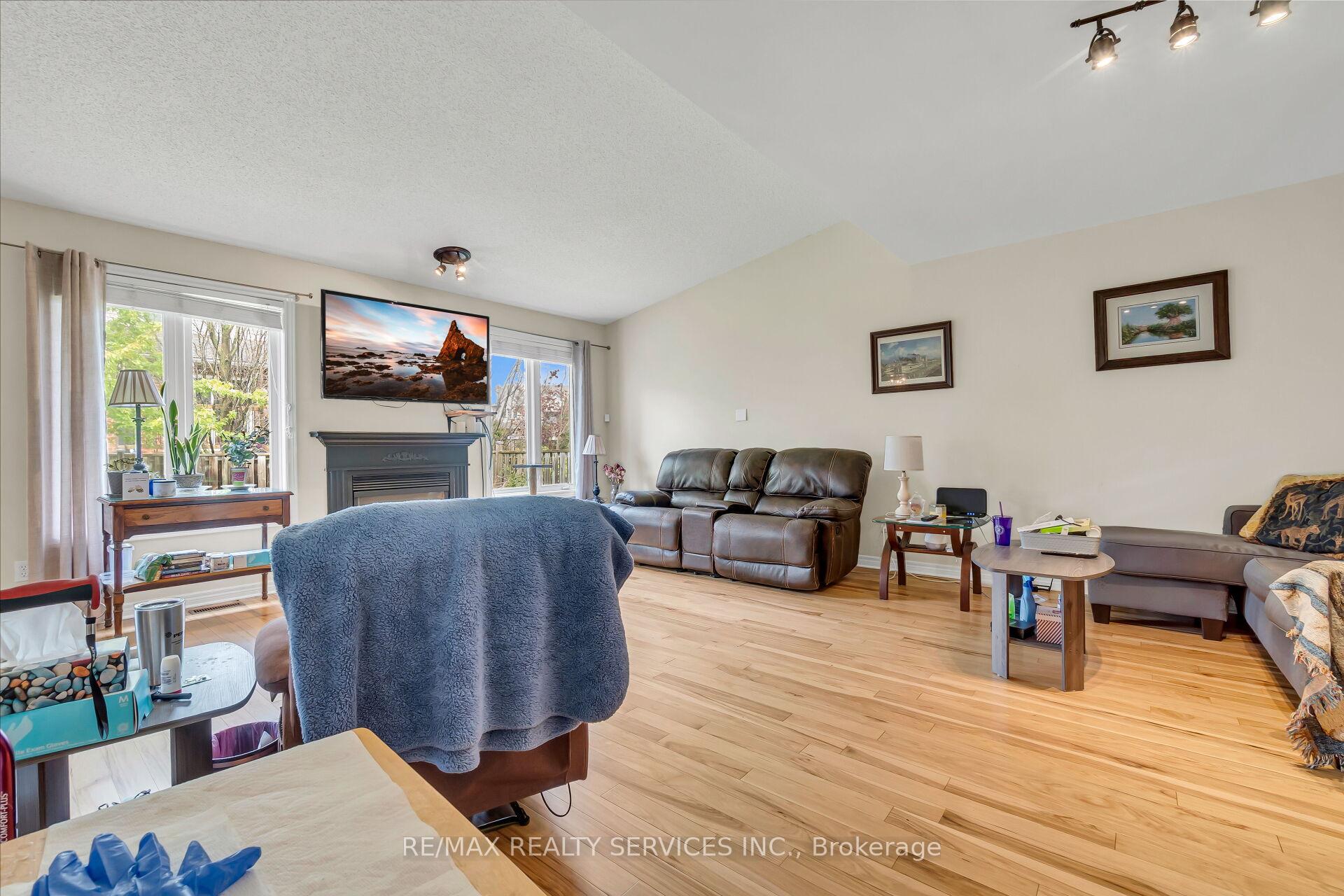 Photo 10 of 752 North Leaksdale Circle, London, South U — HOMEH
