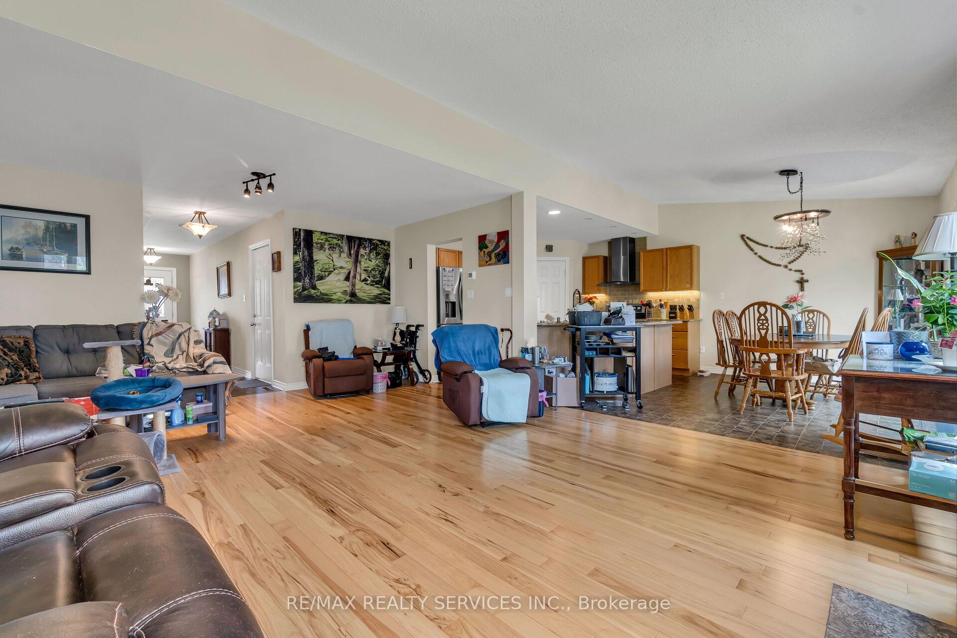 Photo 11 of 752 North Leaksdale Circle, London, South U — HOMEH