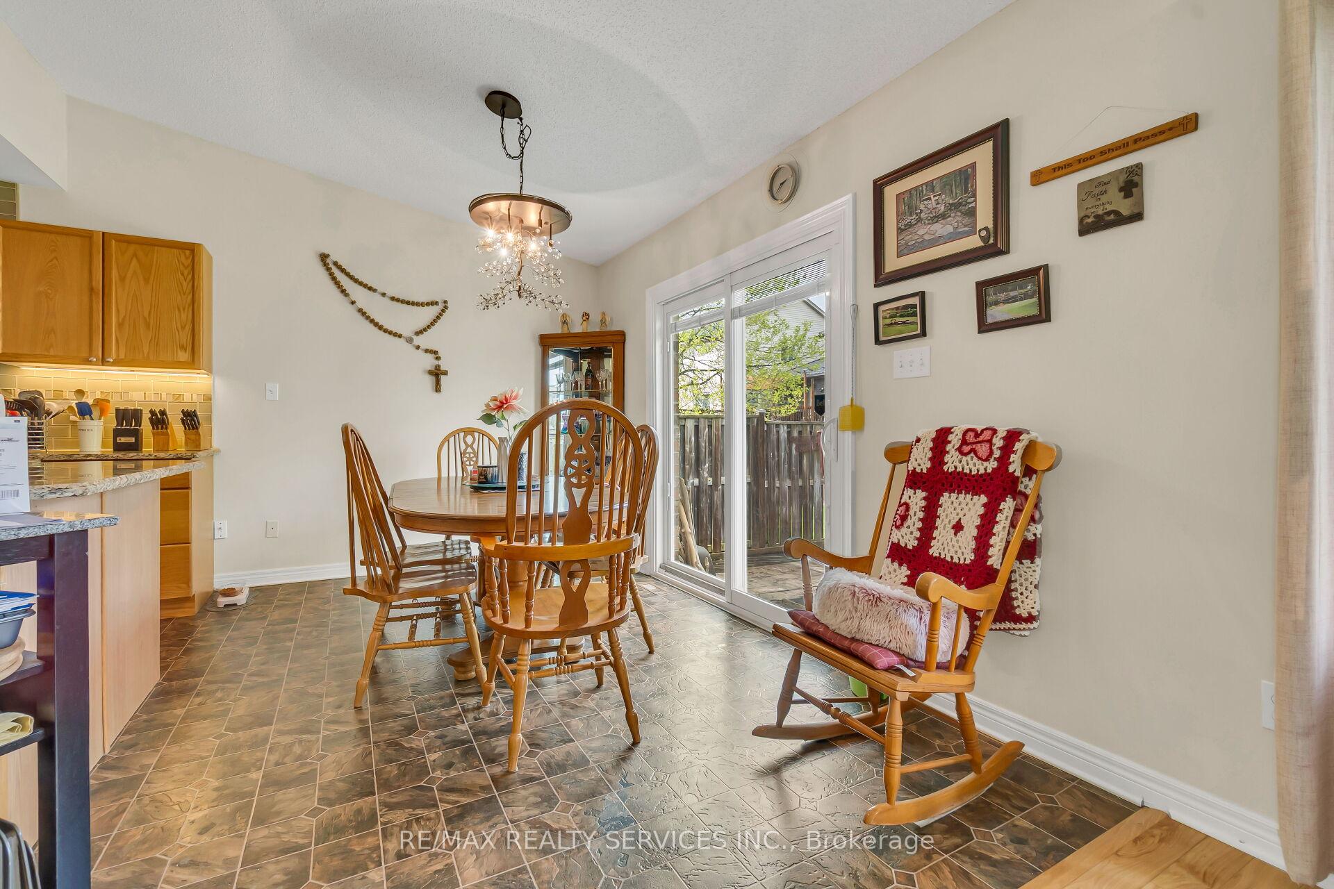 Photo 12 of 752 North Leaksdale Circle, London, South U — HOMEH