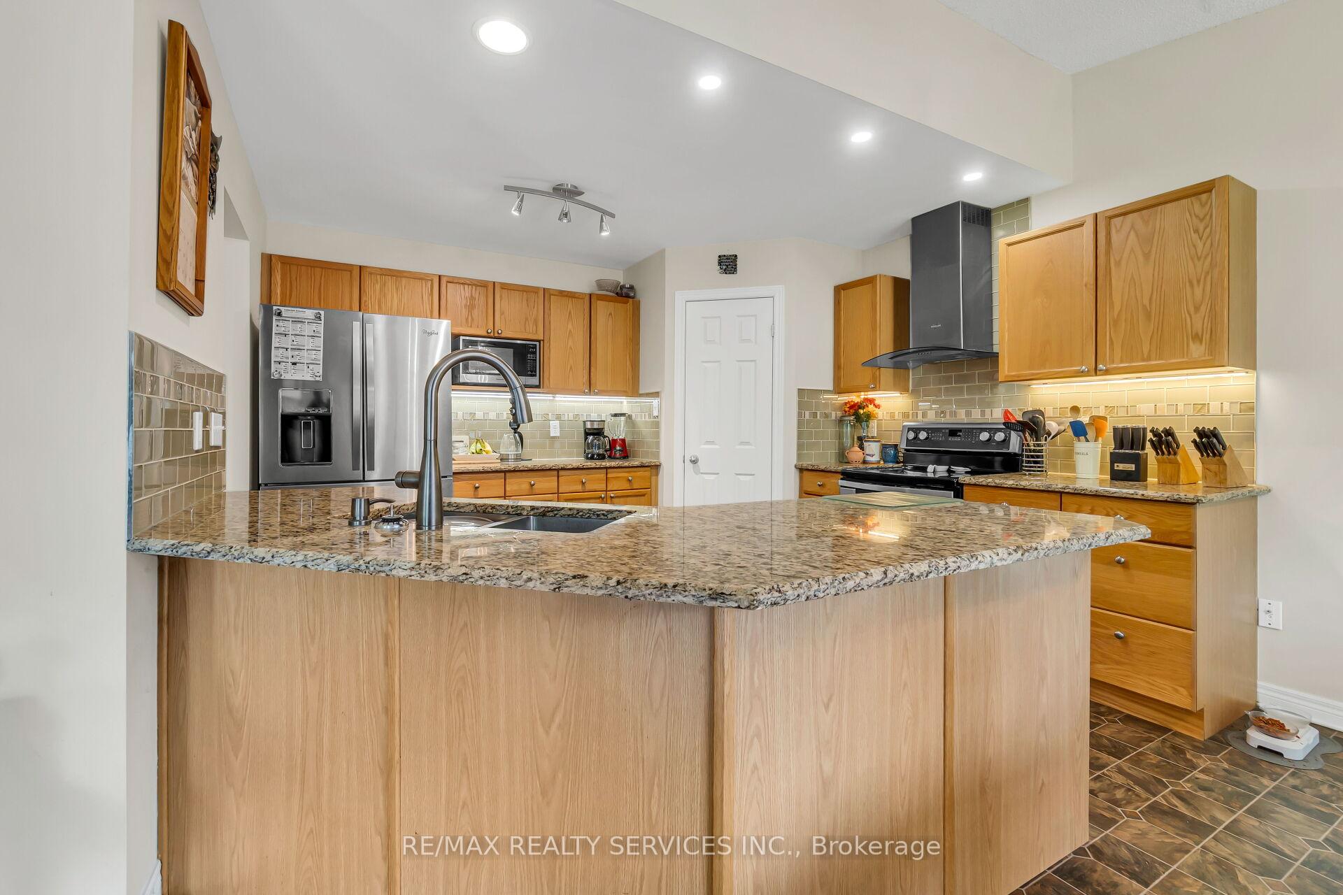 Photo 13 of 752 North Leaksdale Circle, London, South U — HOMEH