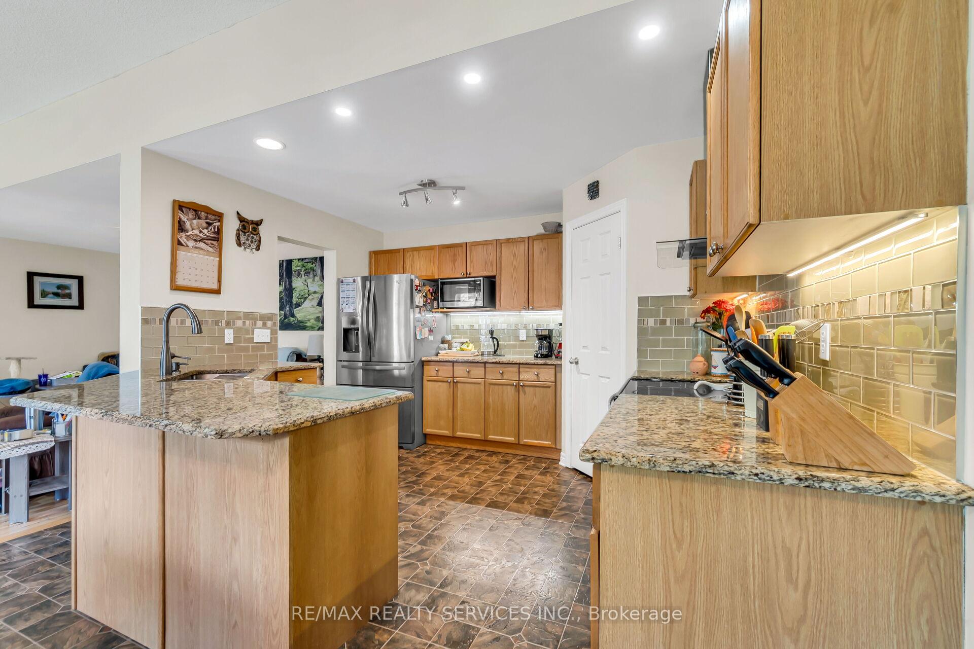 Photo 14 of 752 North Leaksdale Circle, London, South U — HOMEH
