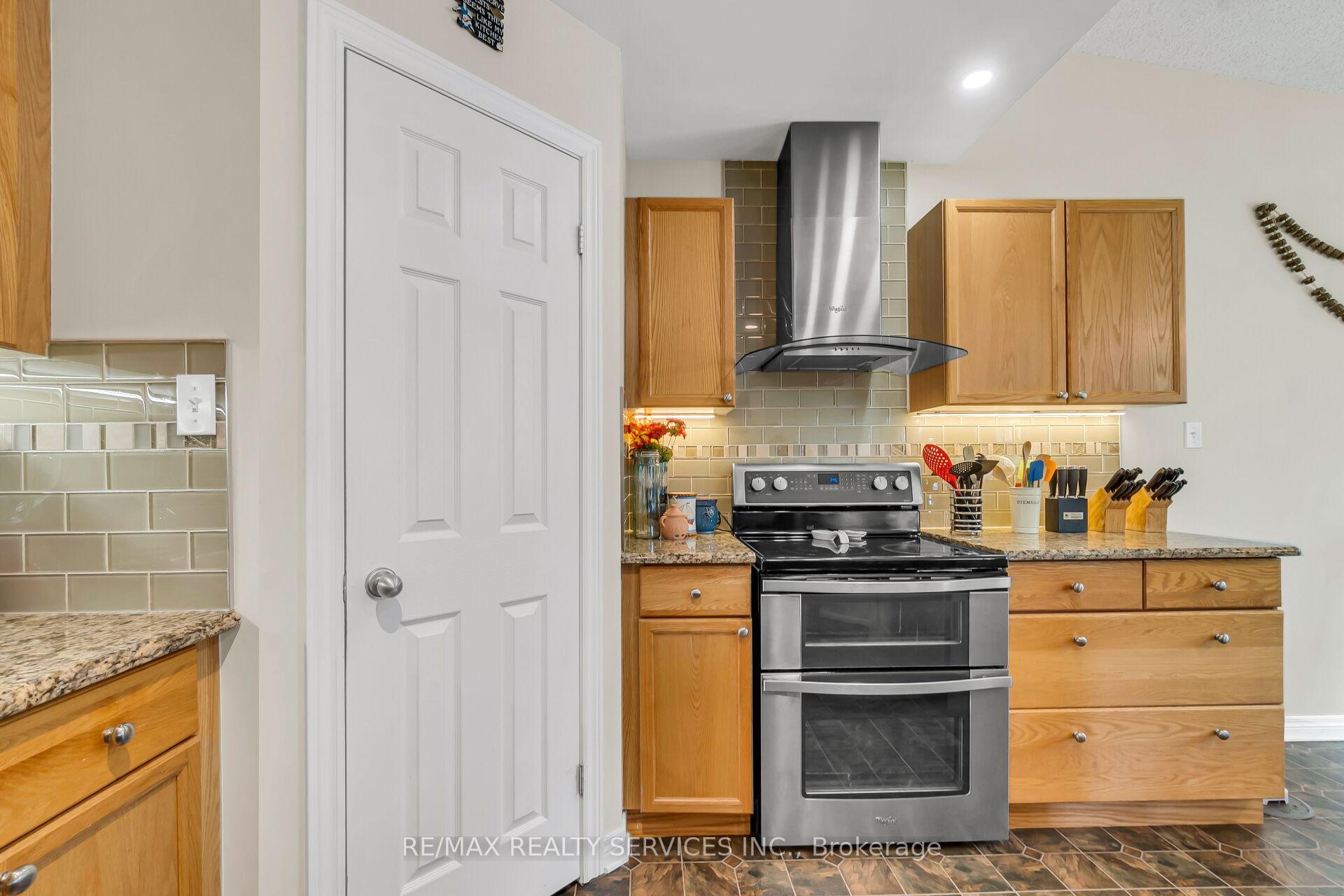 Photo 15 of 752 North Leaksdale Circle, London, South U — HOMEH