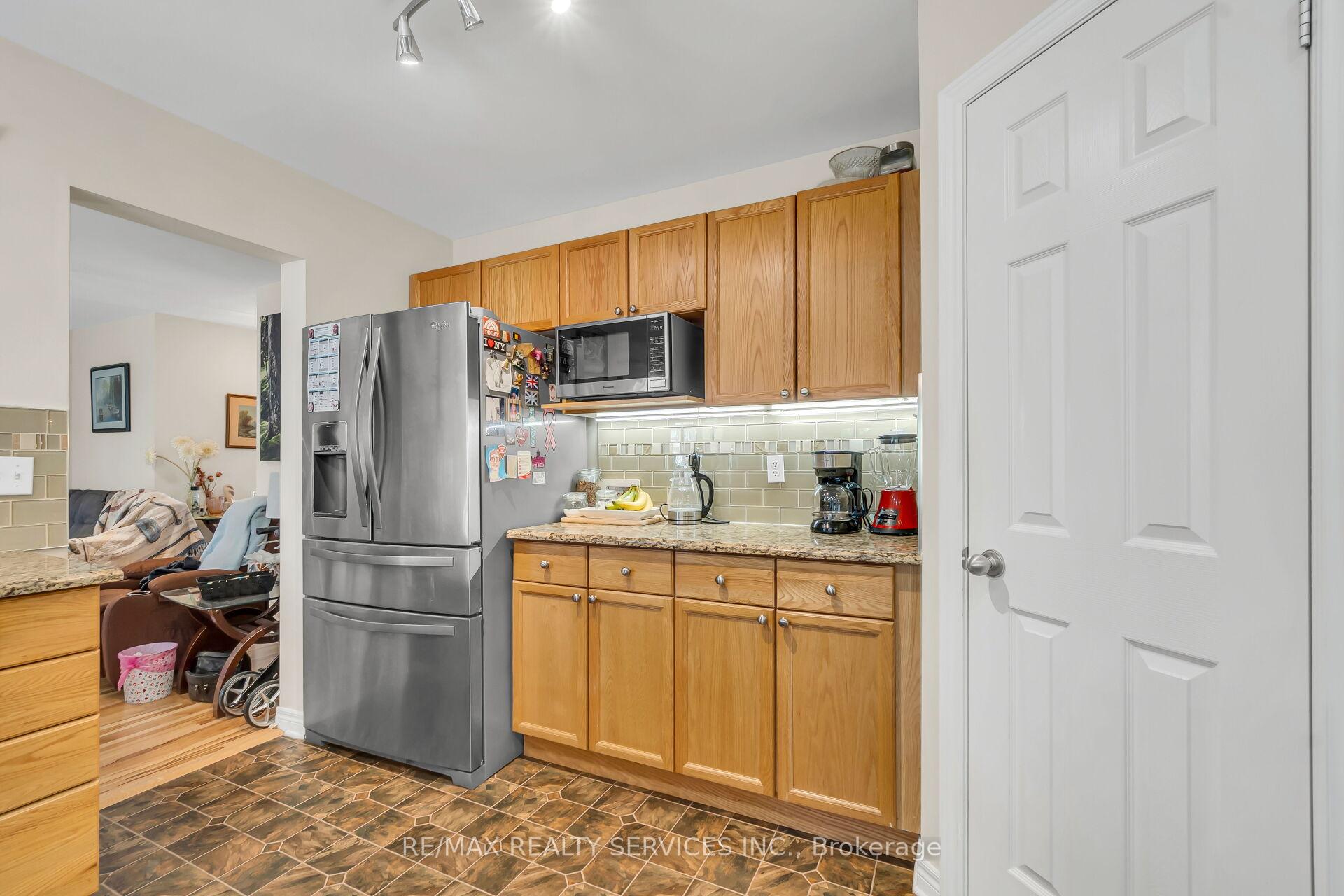 Photo 16 of 752 North Leaksdale Circle, London, South U — HOMEH