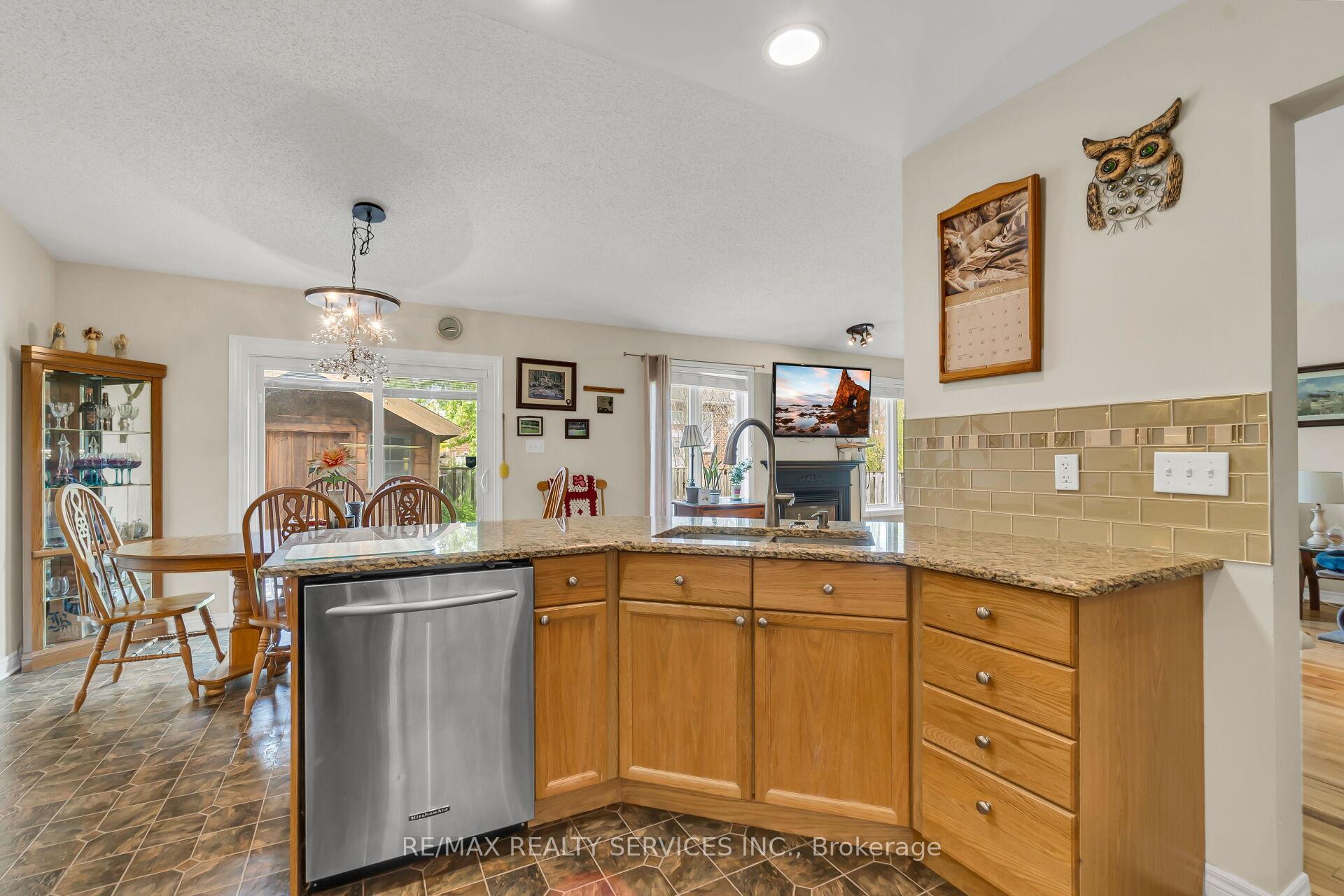 Photo 17 of 752 North Leaksdale Circle, London, South U — HOMEH