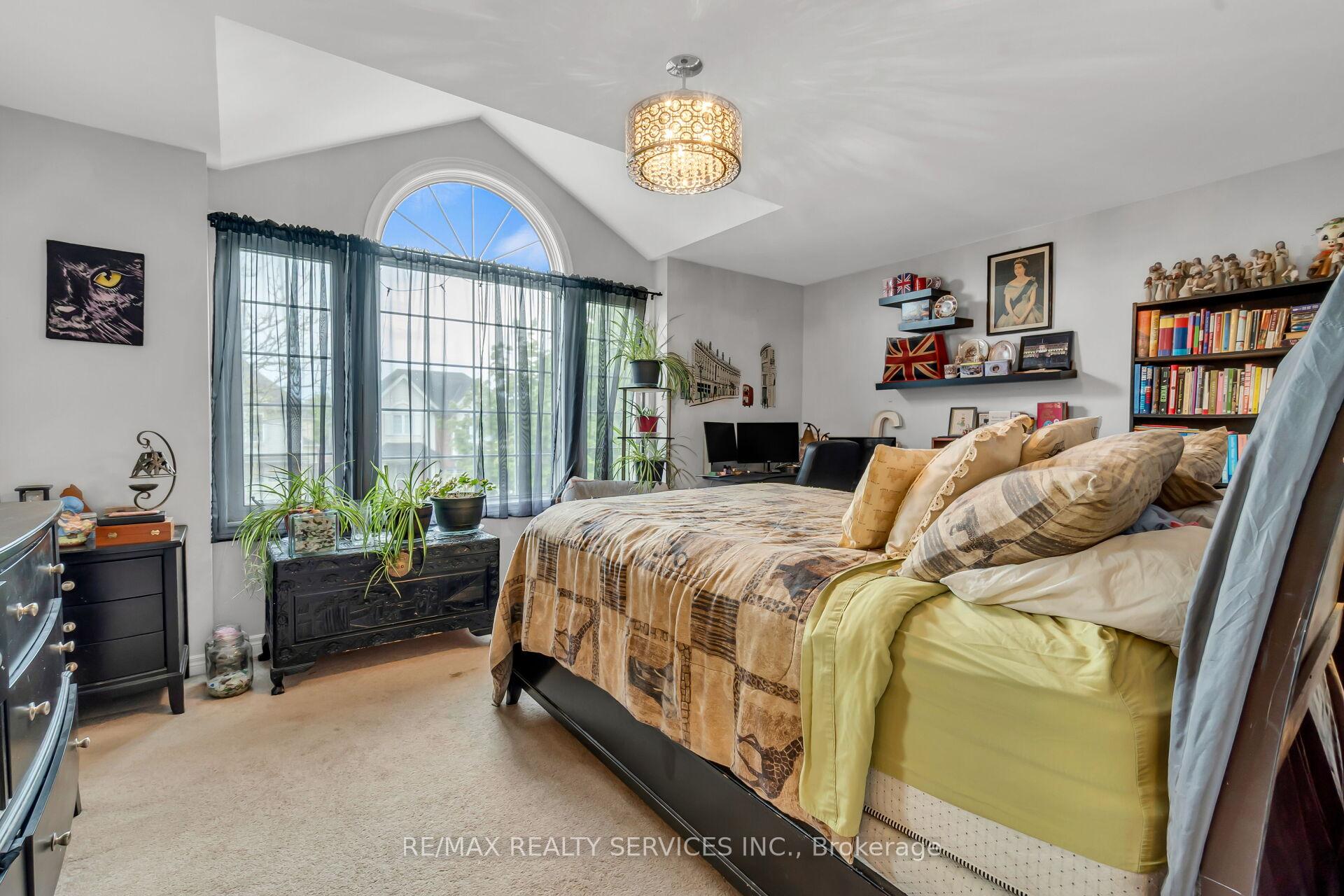 Photo 20 of 752 North Leaksdale Circle, London, South U — HOMEH