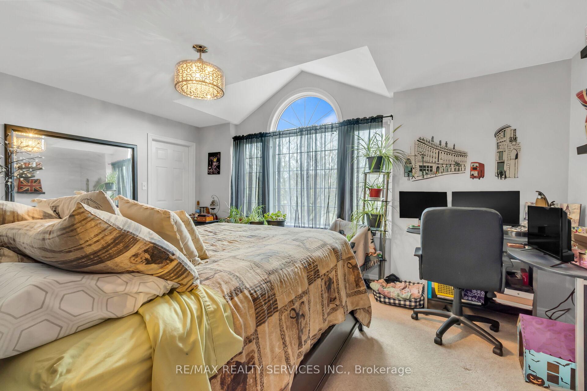 Photo 21 of 752 North Leaksdale Circle, London, South U — HOMEH