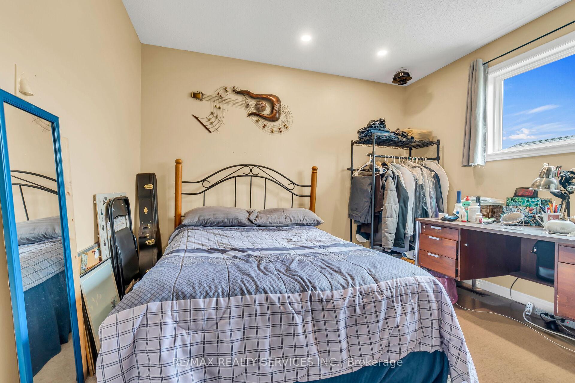Photo 24 of 752 North Leaksdale Circle, London, South U — HOMEH