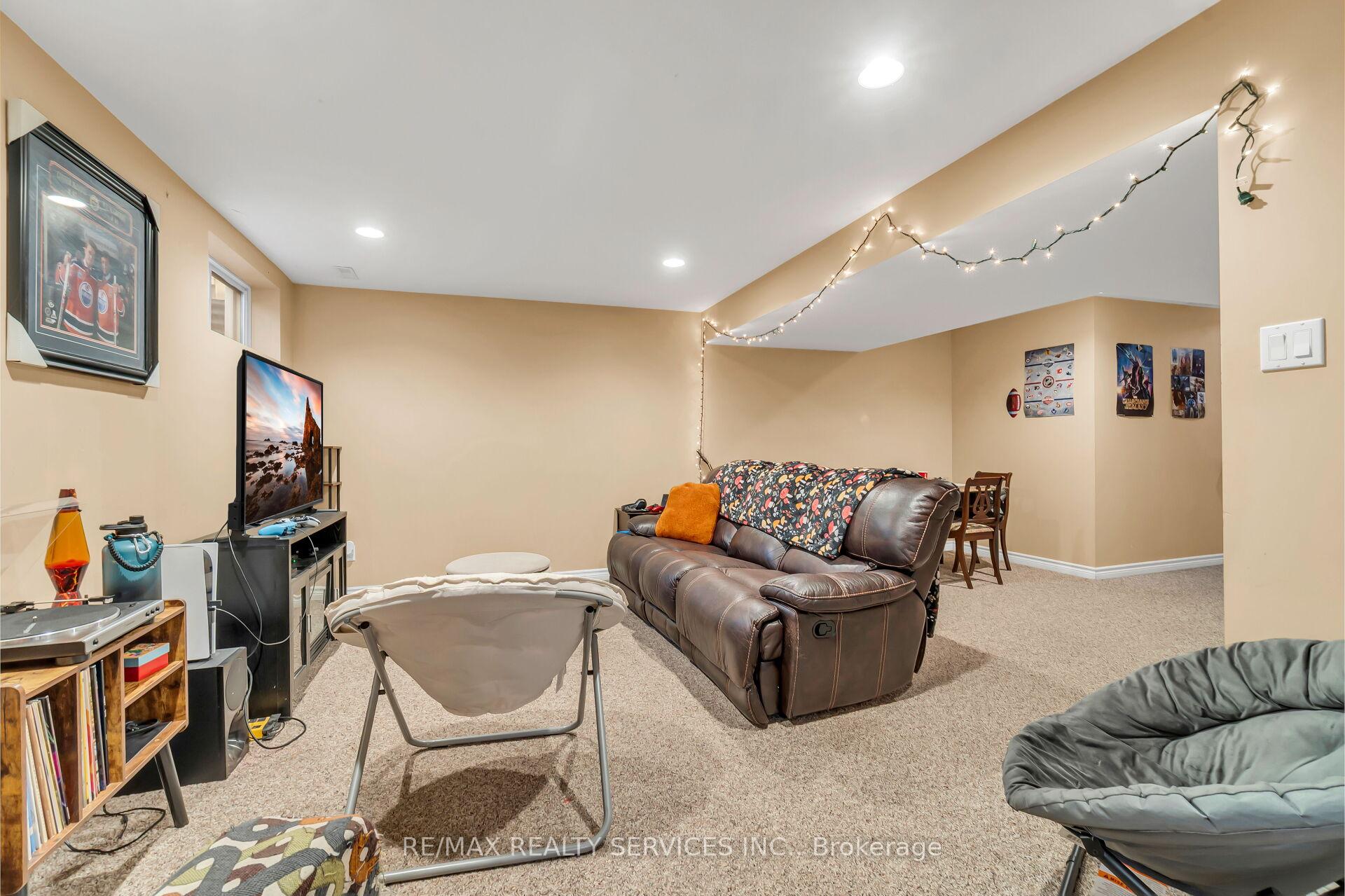 Photo 32 of 752 North Leaksdale Circle, London, South U — HOMEH
