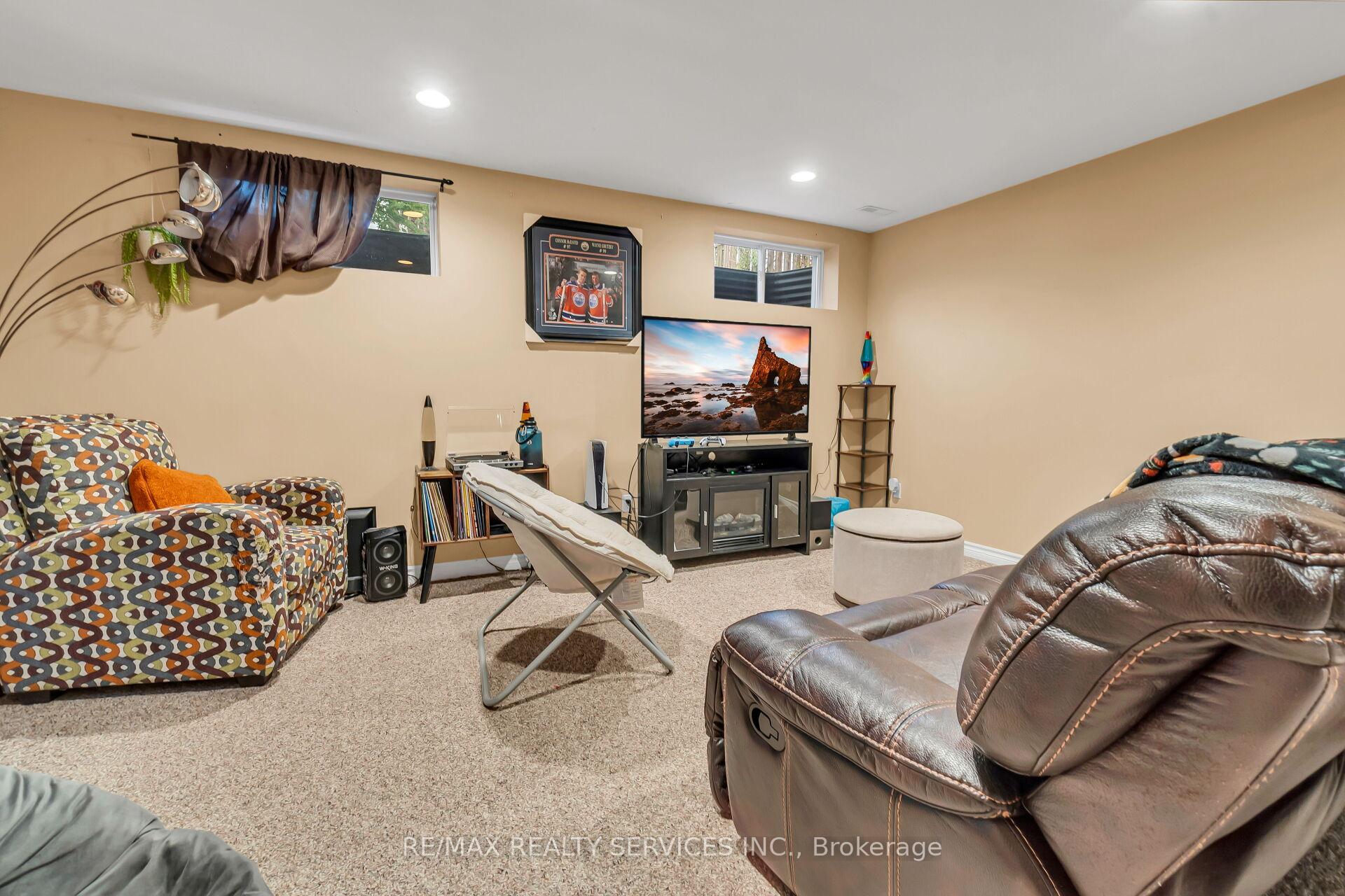Photo 33 of 752 North Leaksdale Circle, London, South U — HOMEH