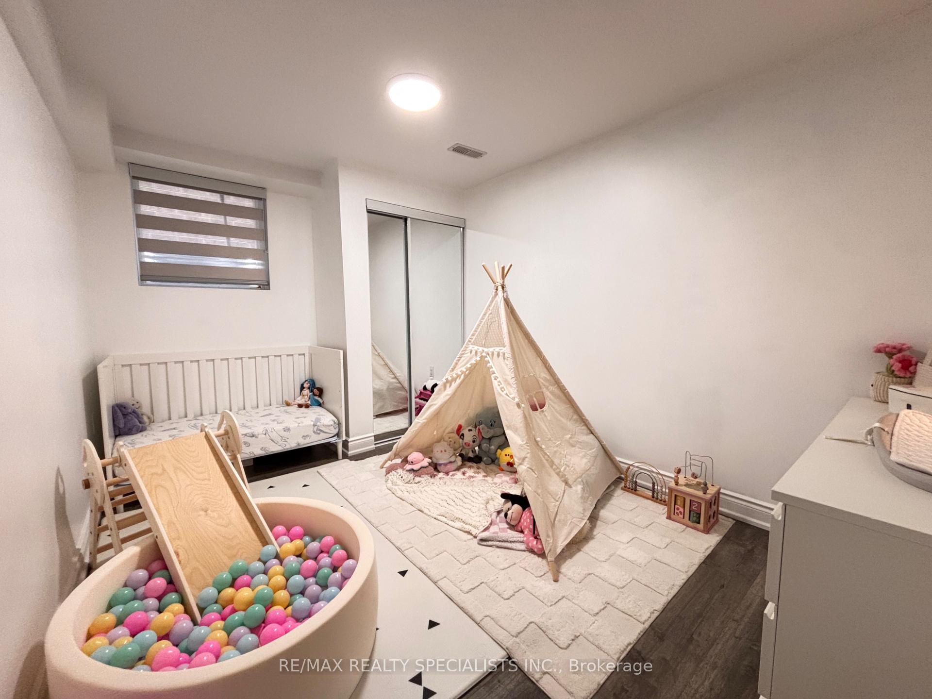 Photo 10 of Unit Bsmt, 471 Violet Gate, Milton, Walker — HOMEH