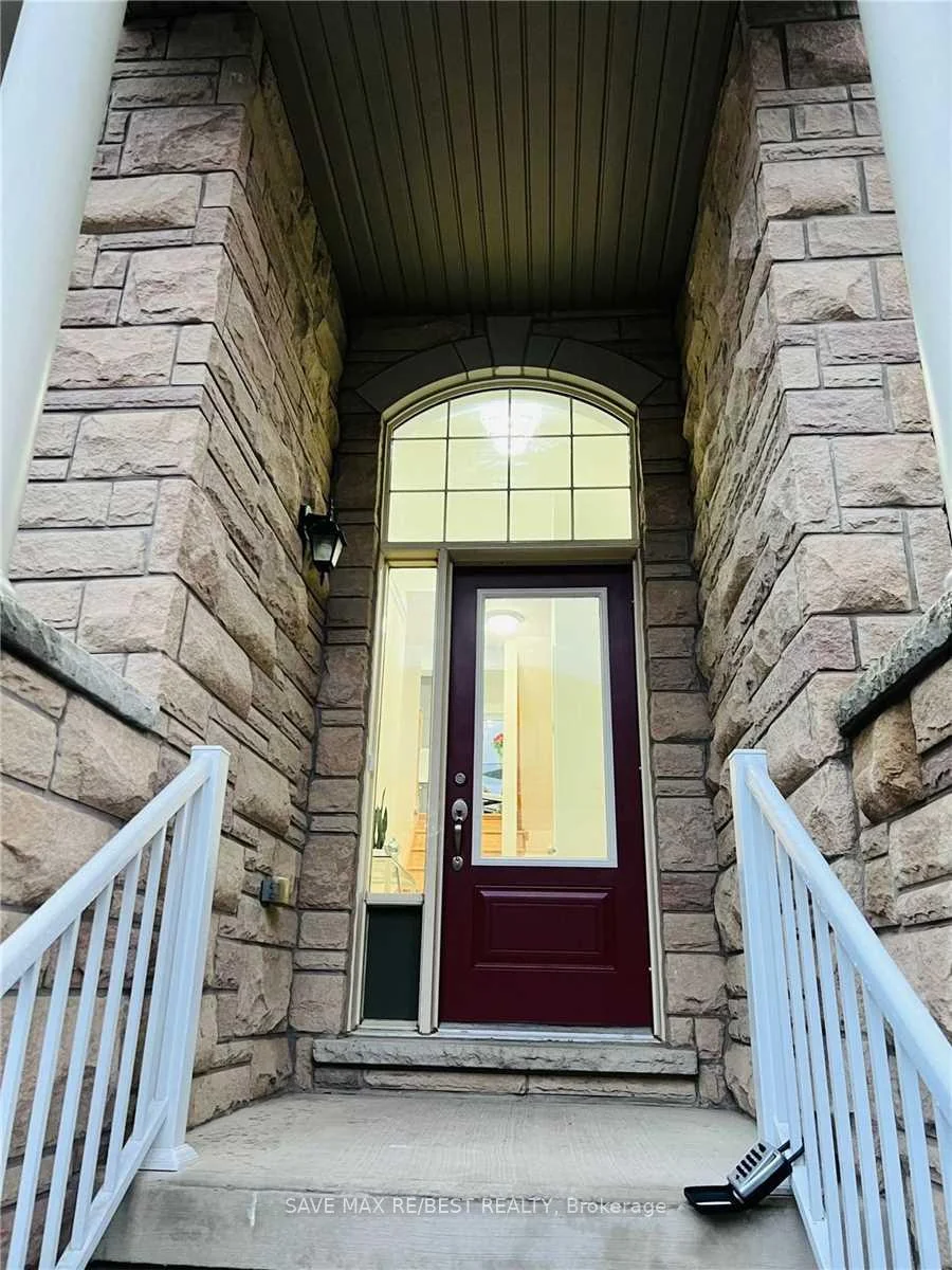 Photo 4 of 18 Aspen Hill Road, Brampton, Bram West — HOMEH