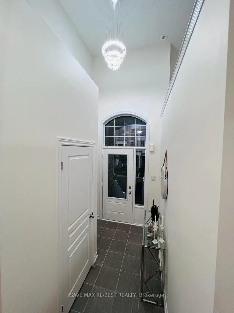 Photo 10 of 18 Aspen Hill Road, Brampton, Bram West — HOMEH