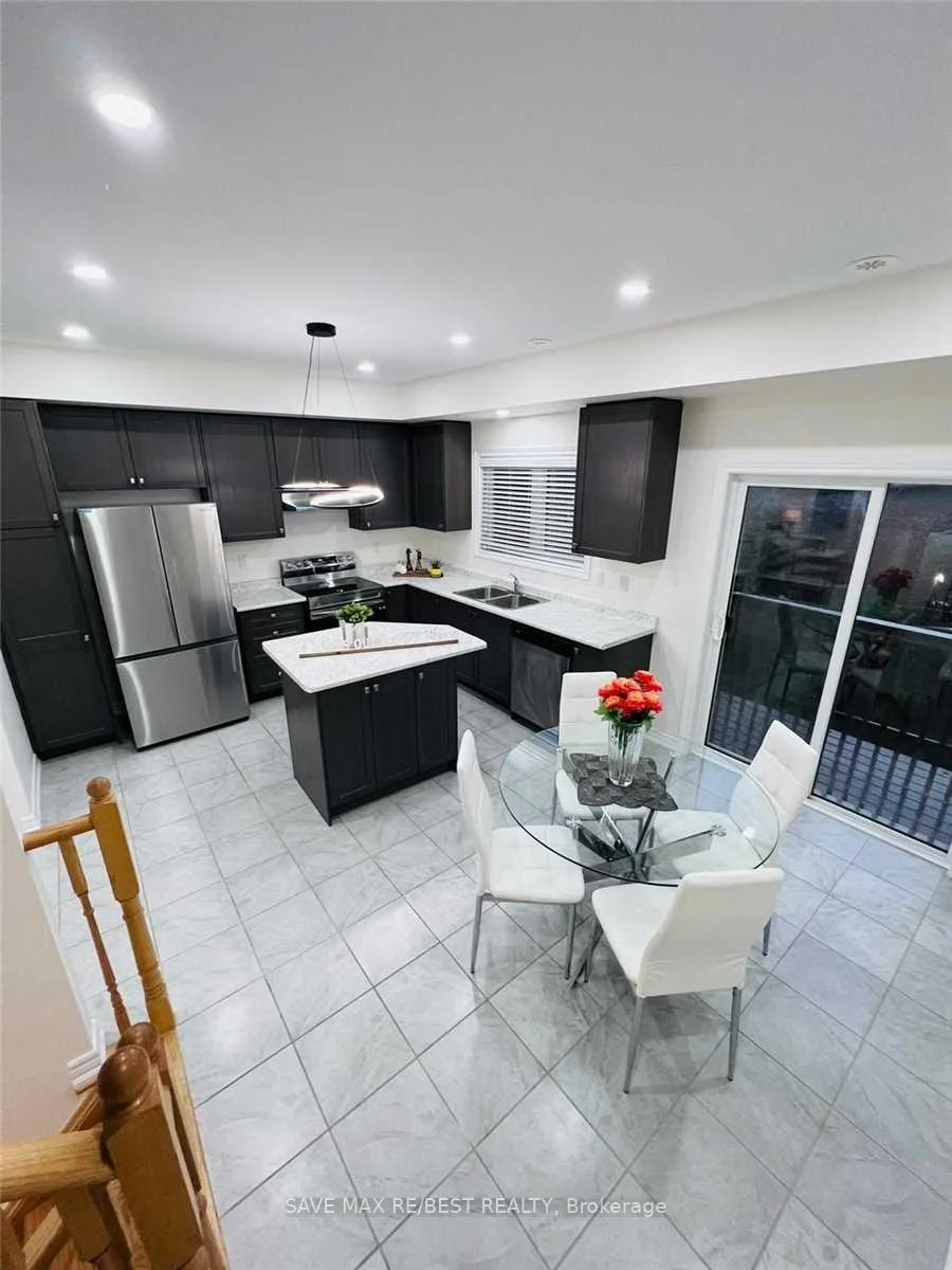 Photo 12 of 18 Aspen Hill Road, Brampton, Bram West — HOMEH