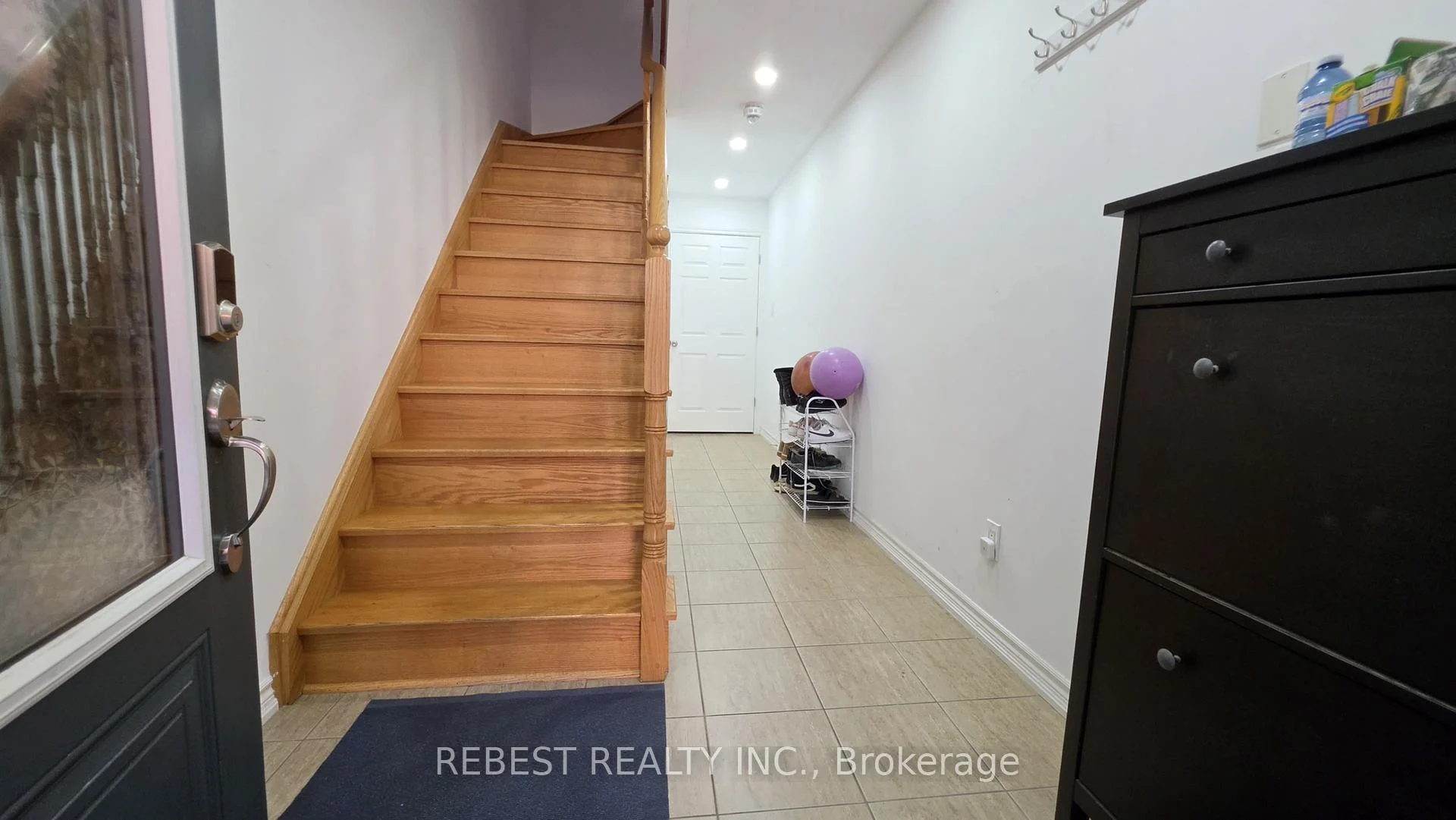 Photo 13 of 18 Aspen Hill Road, Brampton, Bram West — HOMEH