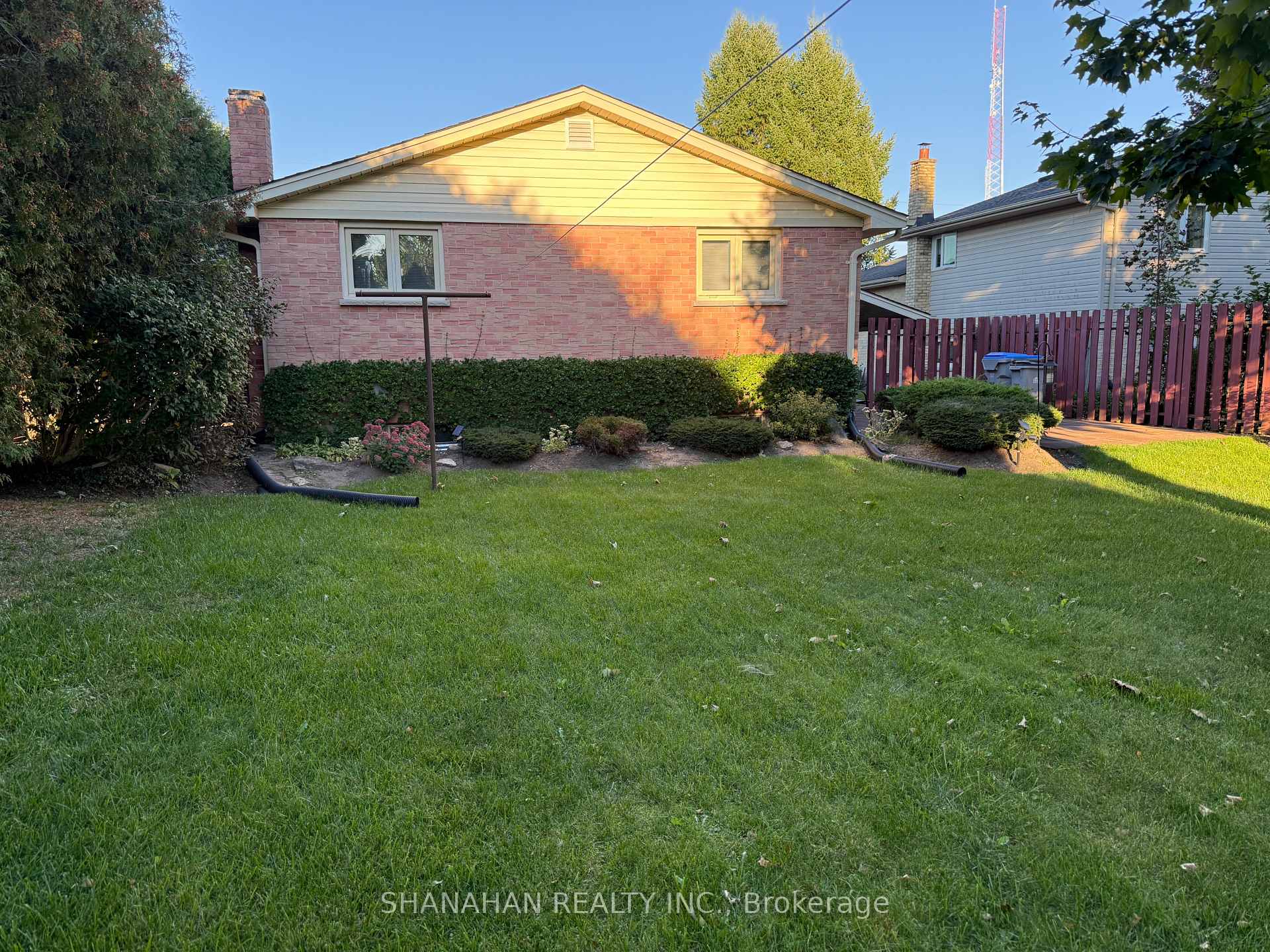 Photo 2 of 274 Frances Street, Strathroy-Caradoc, SE — HOMEH