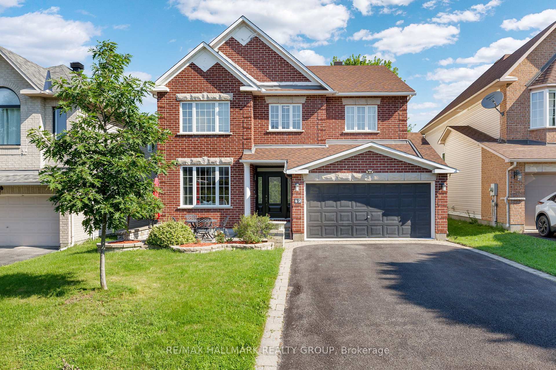 Photo 2 of 42 Glenrill Place S, Ottawa, Kanata - Emerald Meadows/Trailwest — HOMEH