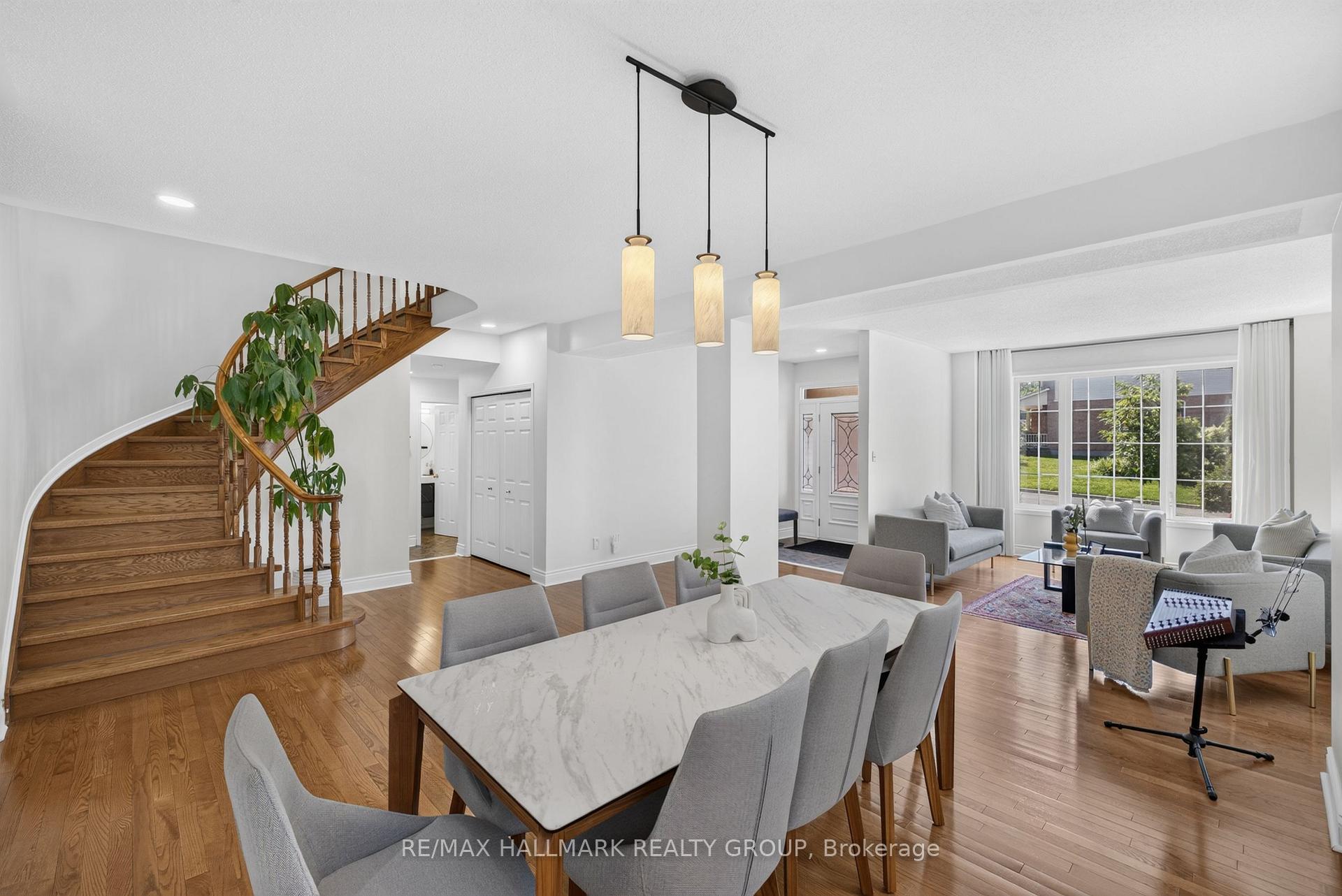 Photo 3 of 42 Glenrill Place S, Ottawa, Kanata - Emerald Meadows/Trailwest — HOMEH