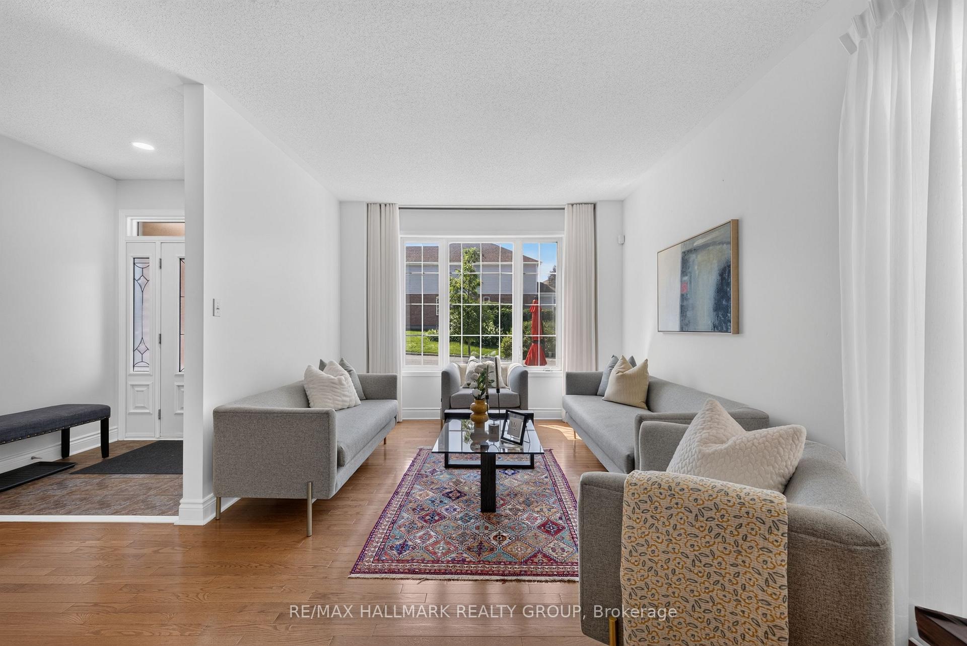 Photo 4 of 42 Glenrill Place S, Ottawa, Kanata - Emerald Meadows/Trailwest — HOMEH