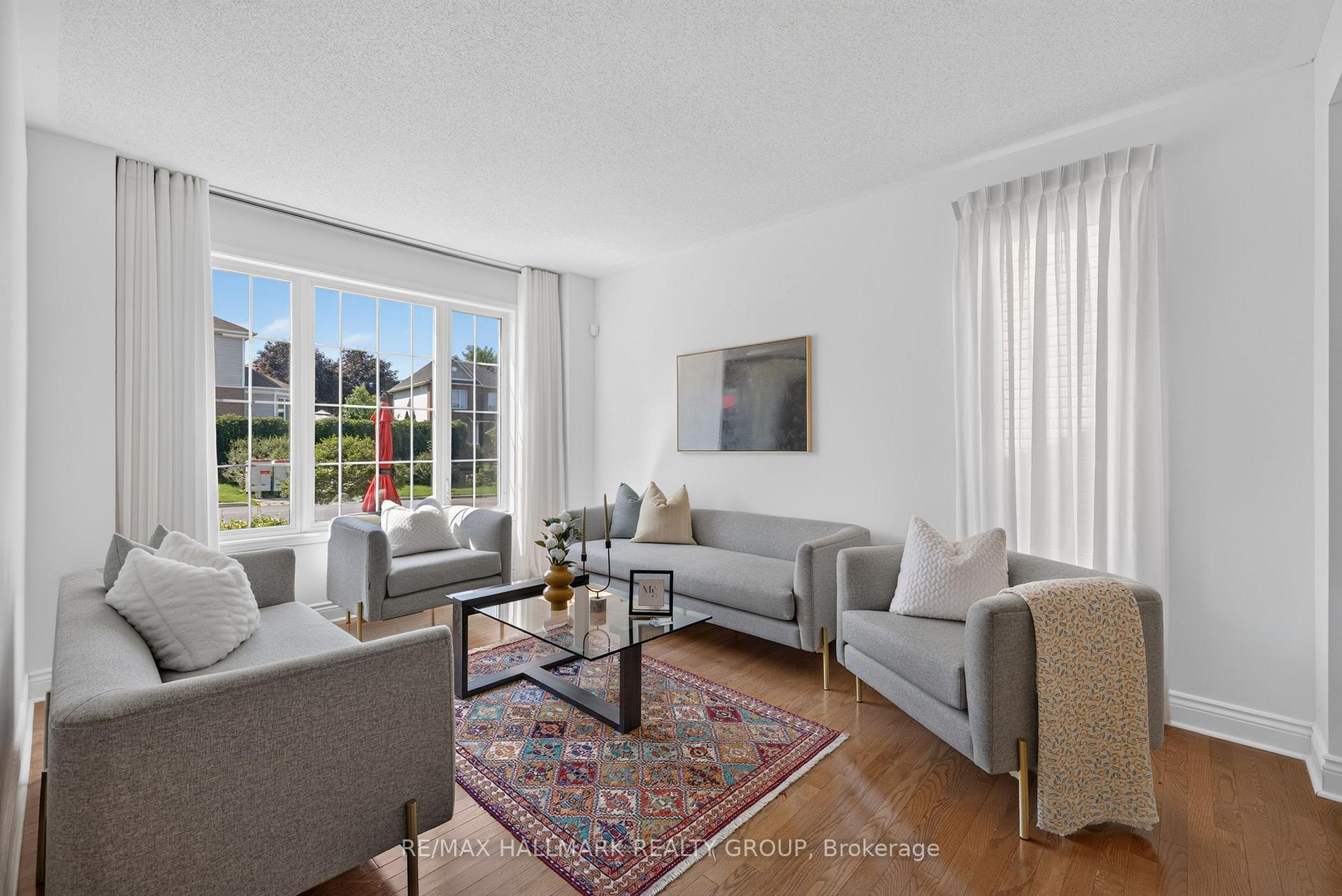 Photo 5 of 42 Glenrill Place S, Ottawa, Kanata - Emerald Meadows/Trailwest — HOMEH