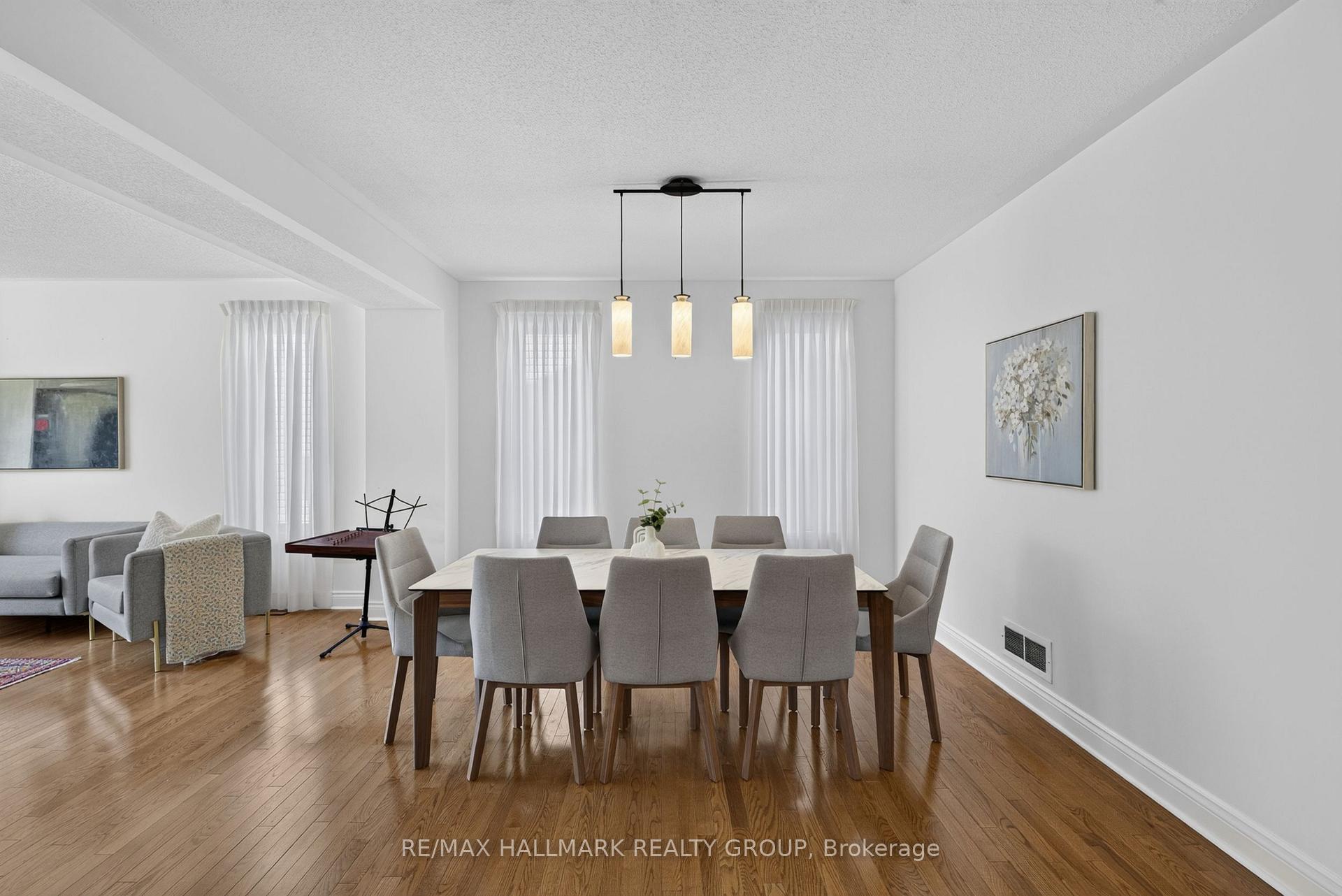 Photo 6 of 42 Glenrill Place S, Ottawa, Kanata - Emerald Meadows/Trailwest — HOMEH